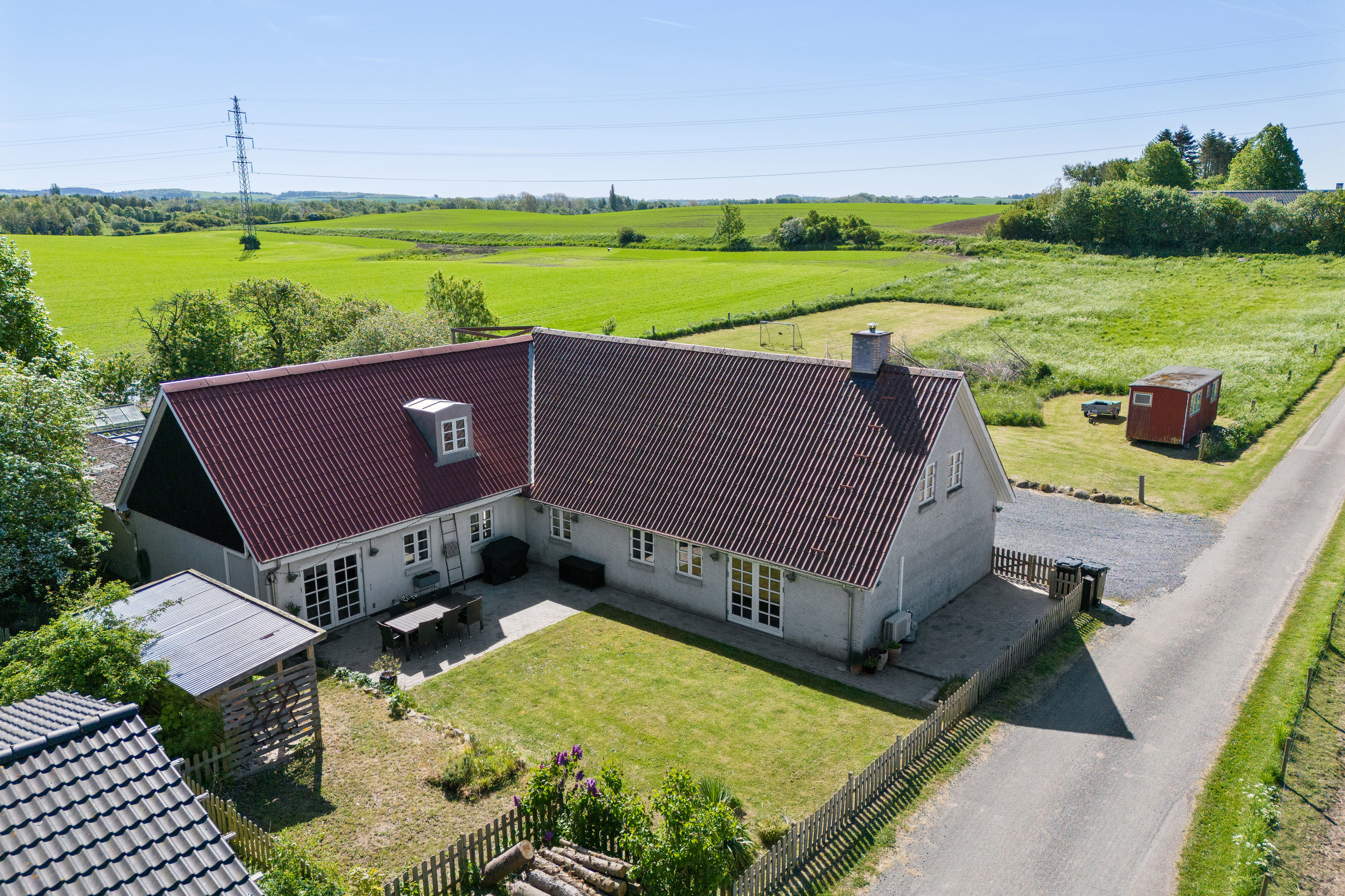 Miniaturebillede 1: set fra vejen. Billede af Aldersrovej 8, Værslev, 4400 Kalundborg