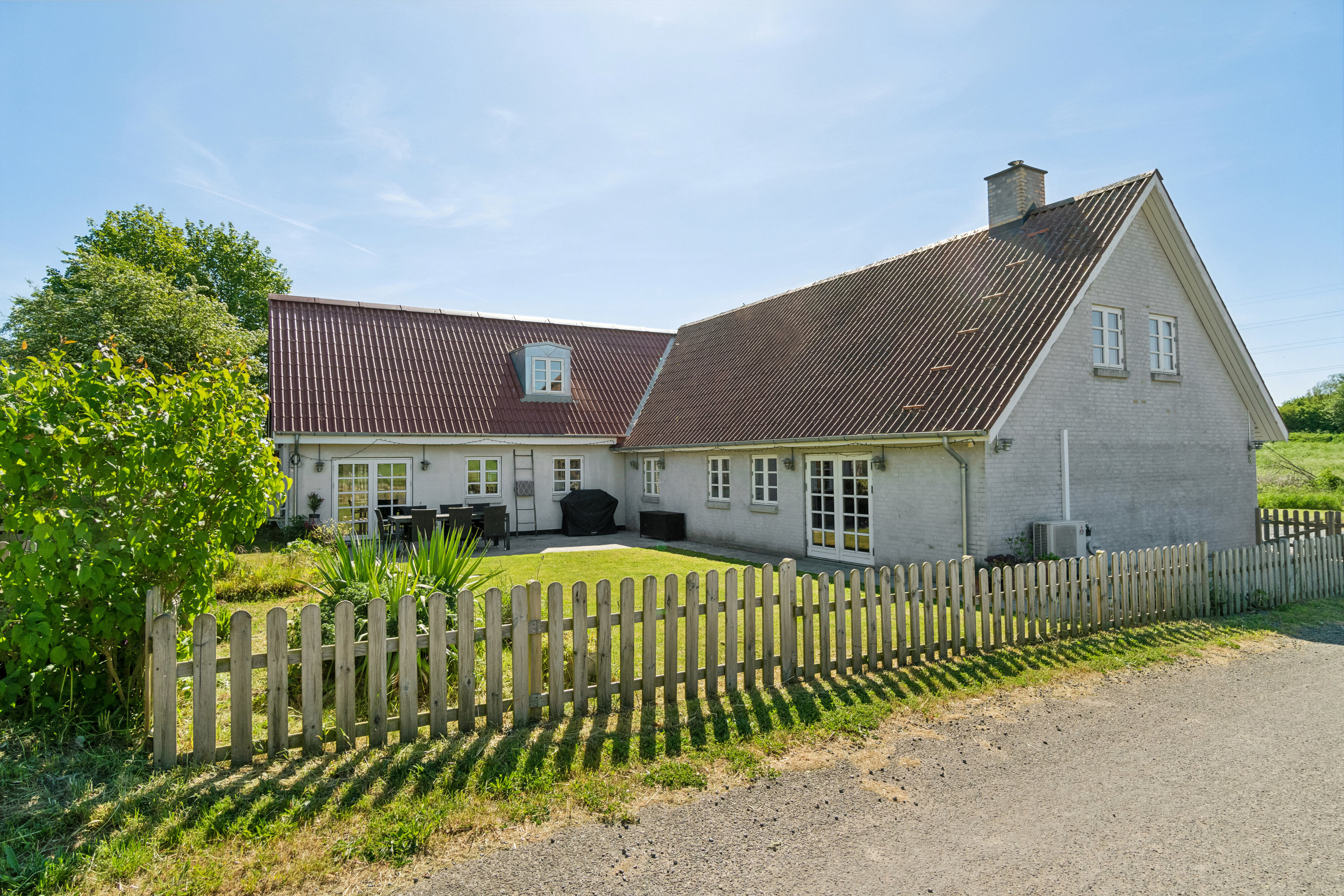 Miniaturebillede 2: set fra haven. Billede af Aldersrovej 8, Værslev, 4400 Kalundborg