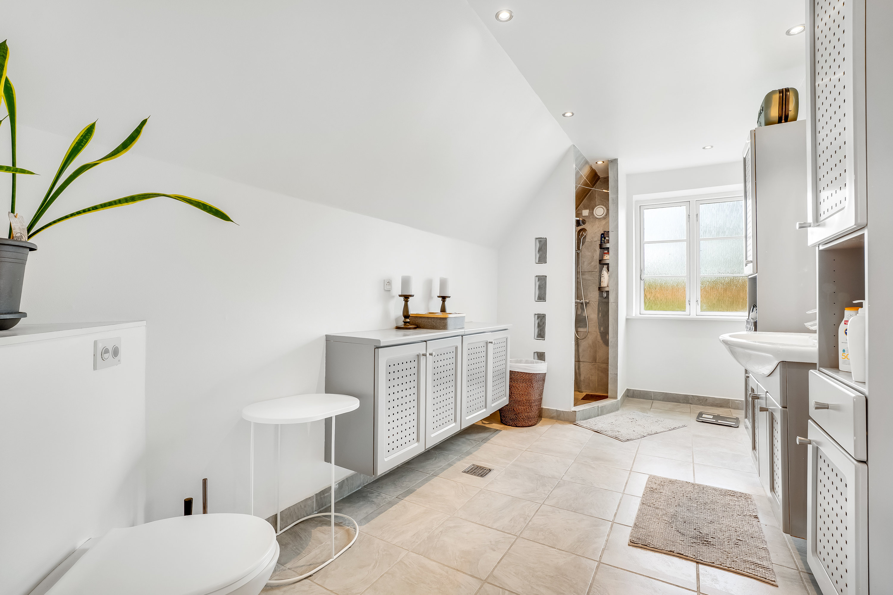 Fremhævet badeværelse billede i fuldskærmstilstand. Billede af Refshalevej 36, 4930 Maribo