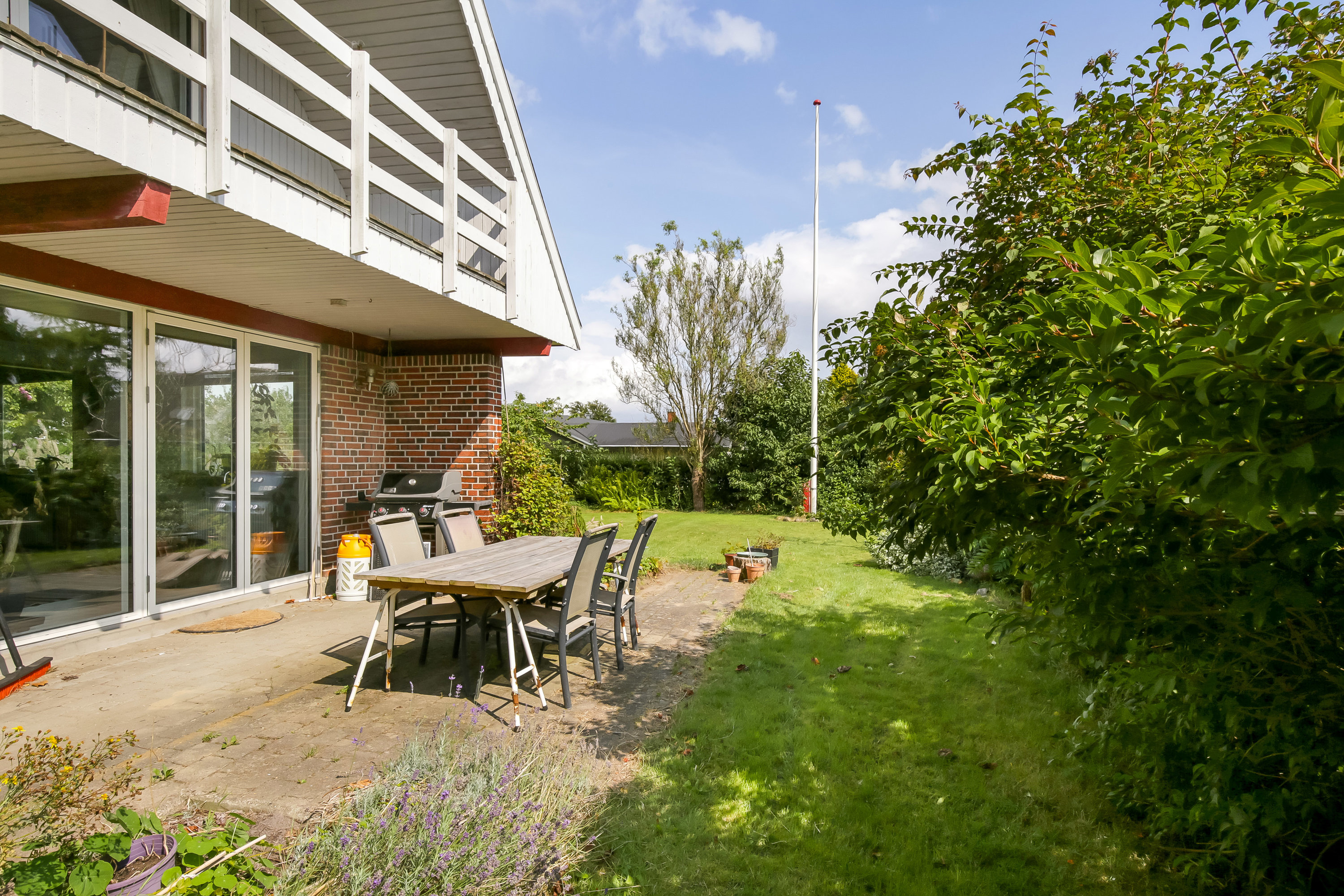 Fremhævet terrasse billede i fuldskærmstilstand. Billede af Poppelvej 42, 8550 Ryomgård