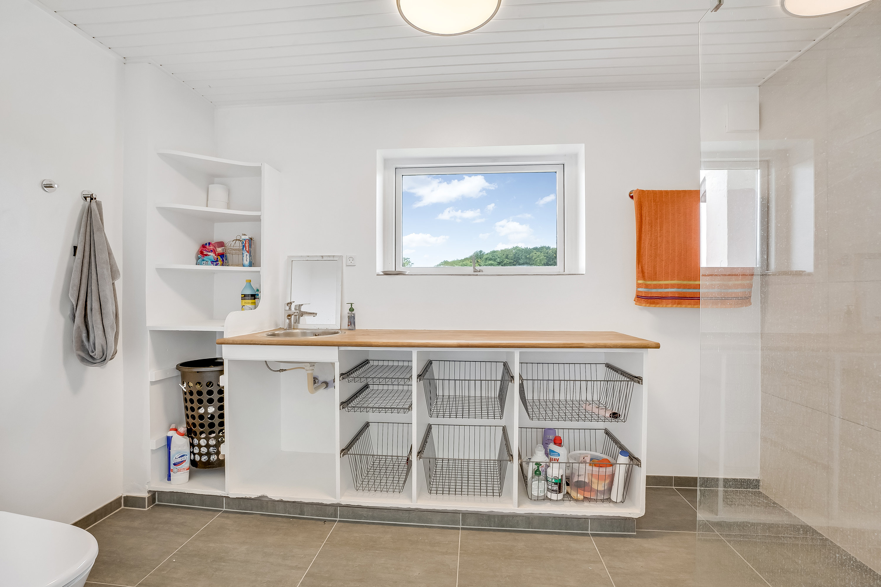 Fremhævet badeværelse billede i fuldskærmstilstand. Billede af Skovvej 5, 4960 Holeby