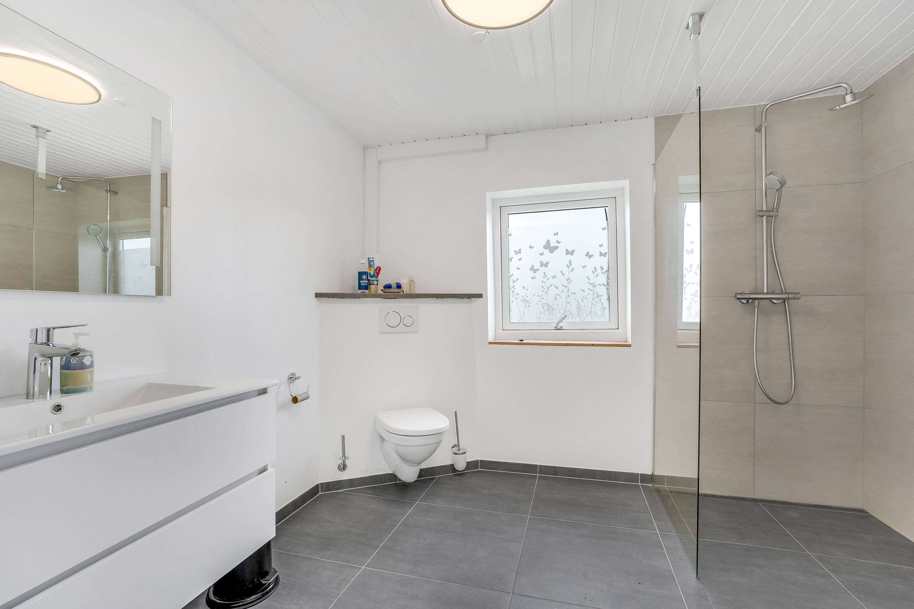 Fremhævet badeværelse billede i fuldskærmstilstand. Billede af Skovvej 5, 4960 Holeby