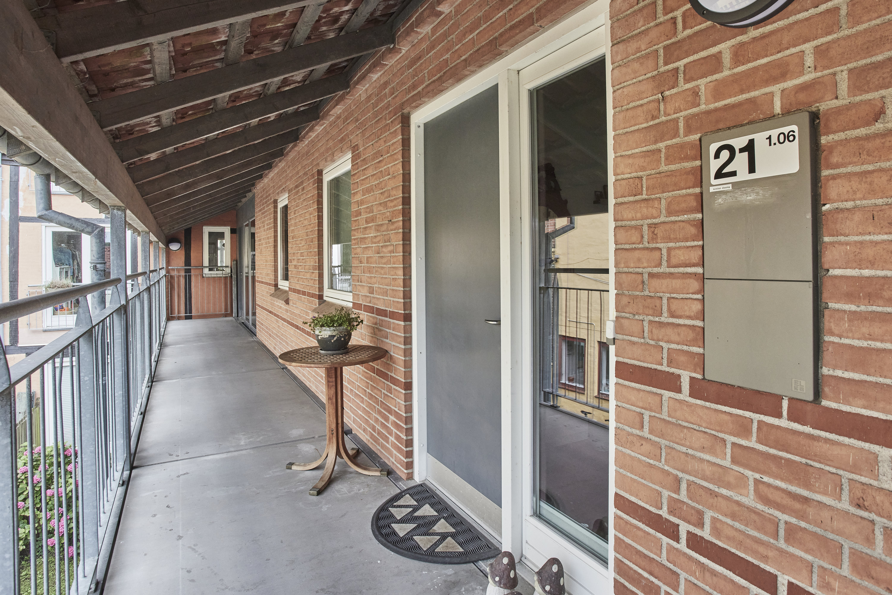 Miniaturebillede 2: svalegang. Billede af Lillesøvej 21, 1. 6., 8660 Skanderborg