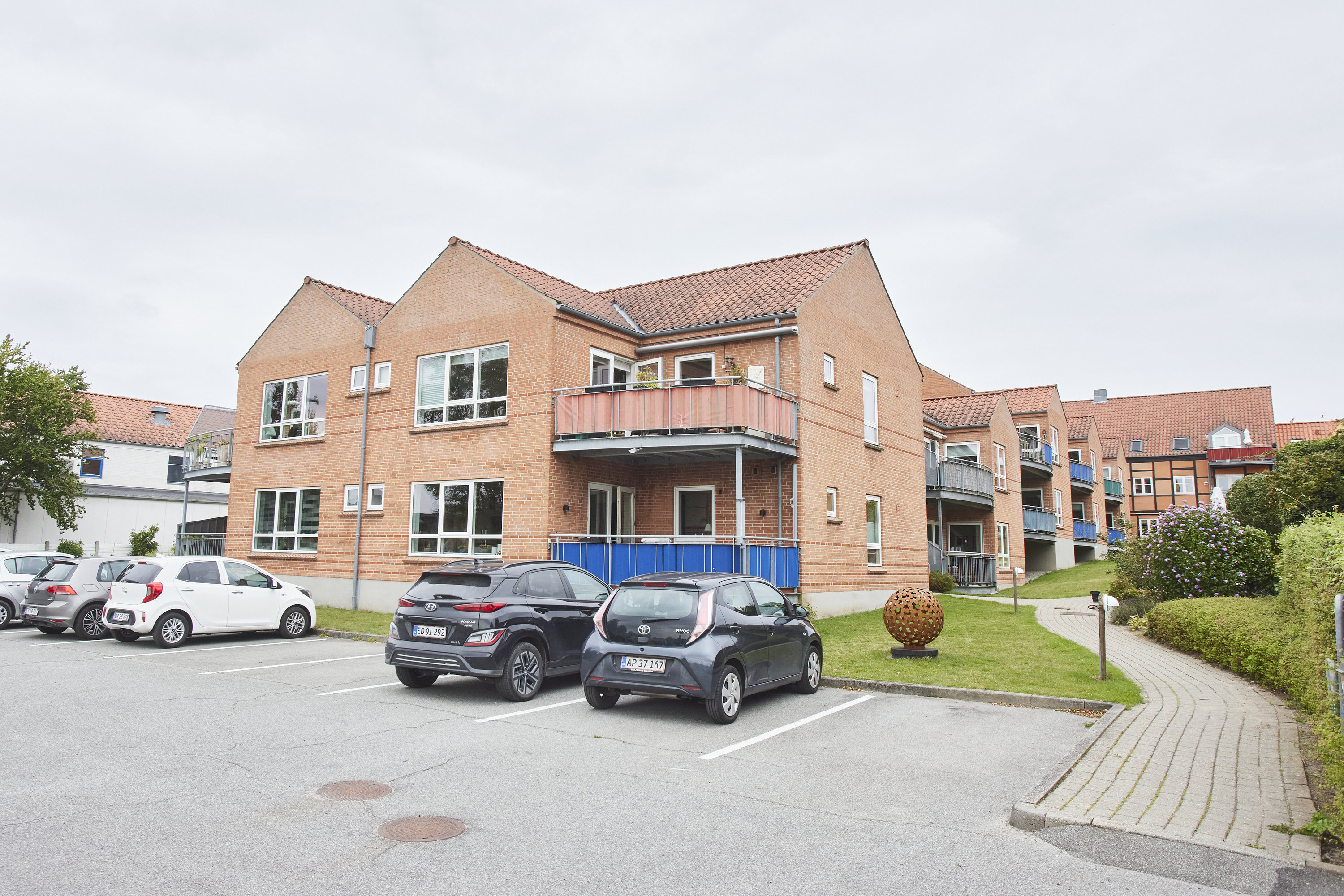 Fremhævet parkering billede i fuldskærmstilstand. Billede af Lillesøvej 21, 1. 6., 8660 Skanderborg