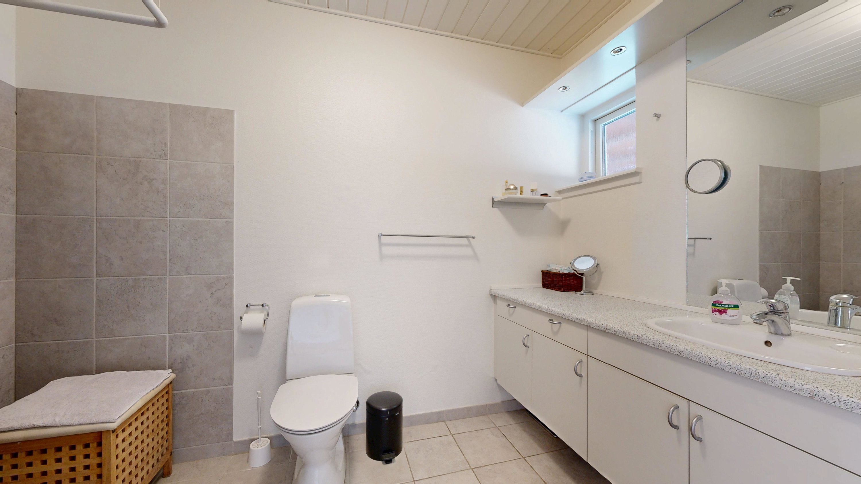 Fremhævet badeværelse billede i fuldskærmstilstand. Billede af Lillesøvej 21, 1. 6., 8660 Skanderborg