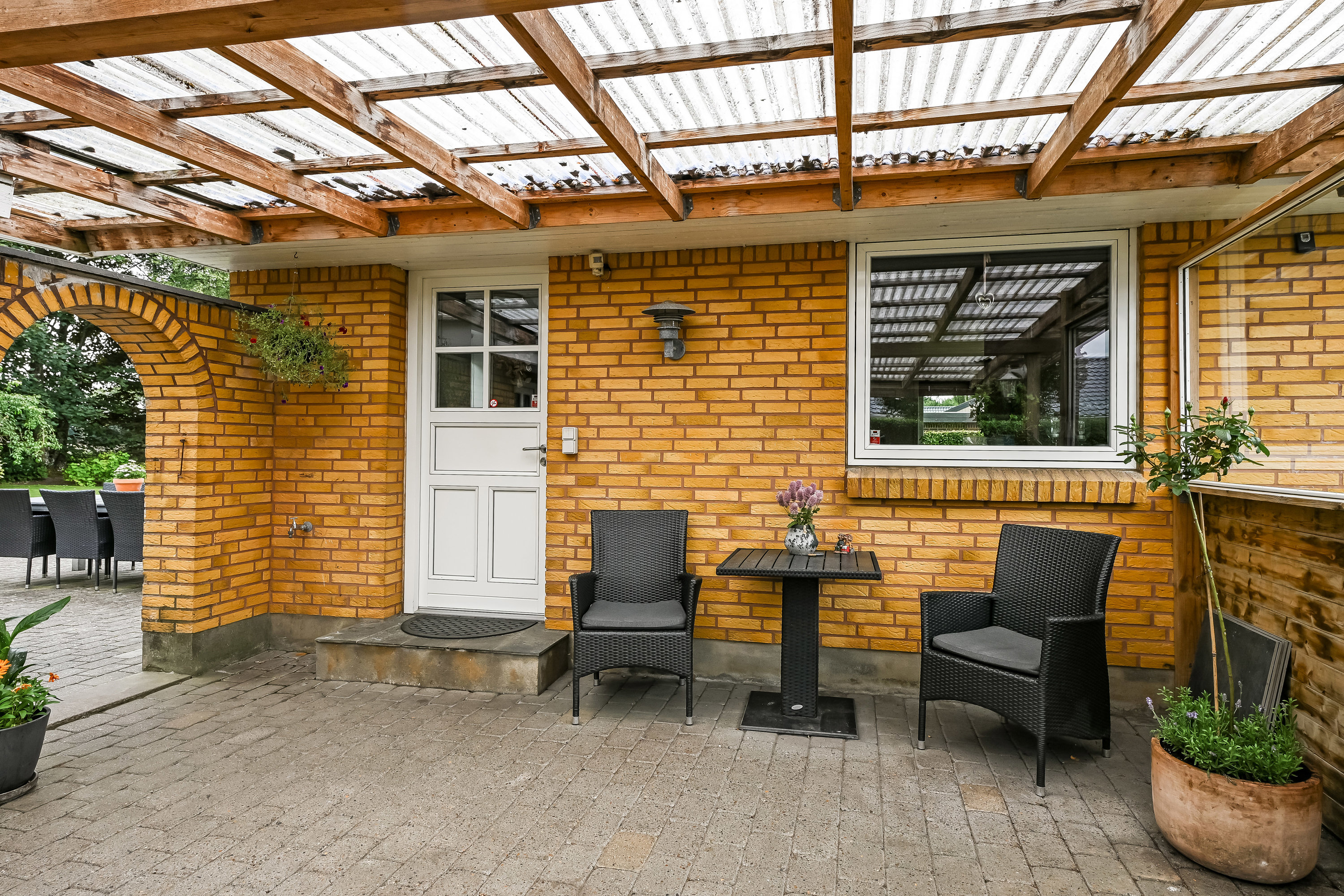 Fremhævet terrasse billede i fuldskærmstilstand. Billede af Langgade 49, Donslund, 7250 Hejnsvig