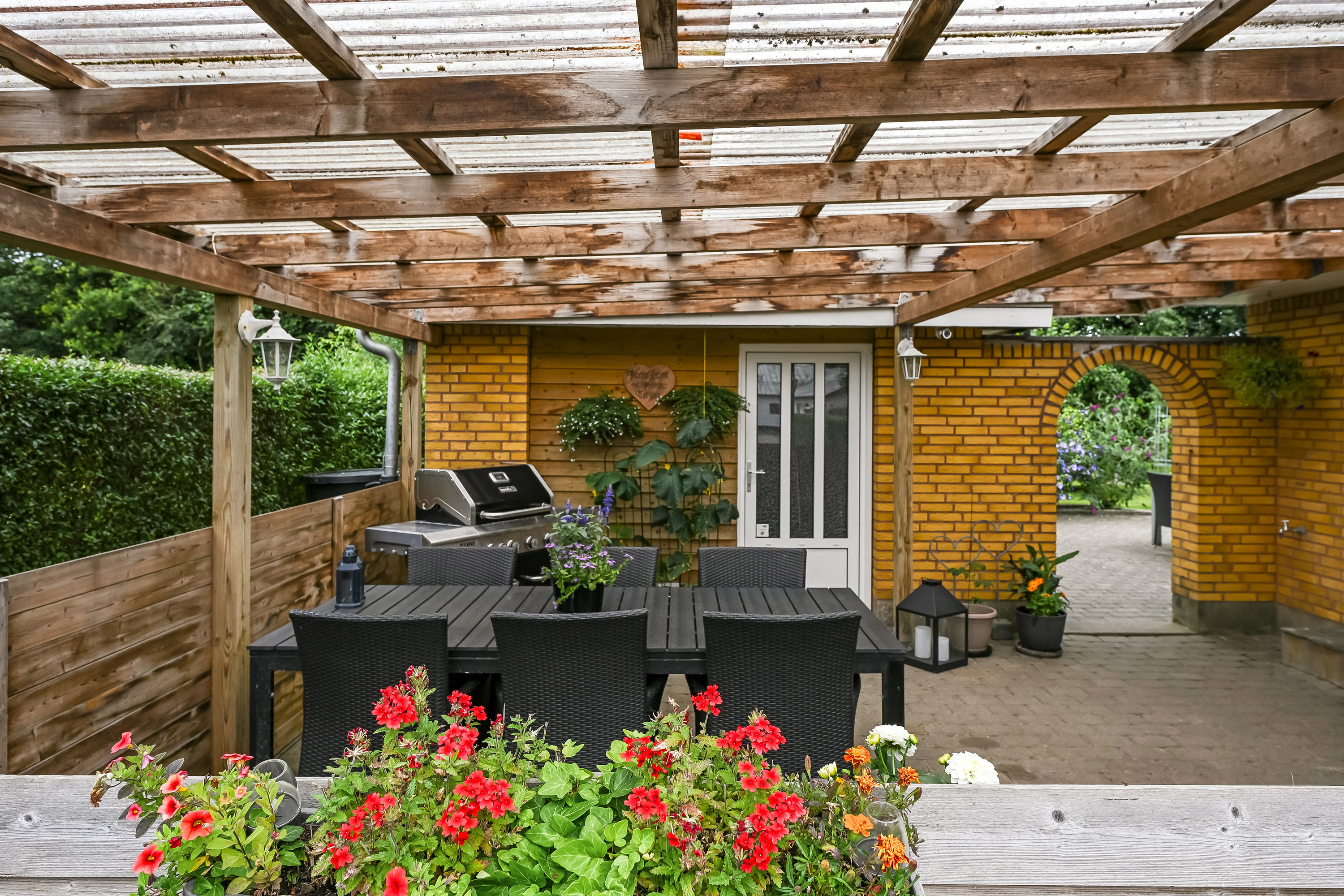 Fremhævet terrasse billede i fuldskærmstilstand. Billede af Langgade 49, Donslund, 7250 Hejnsvig