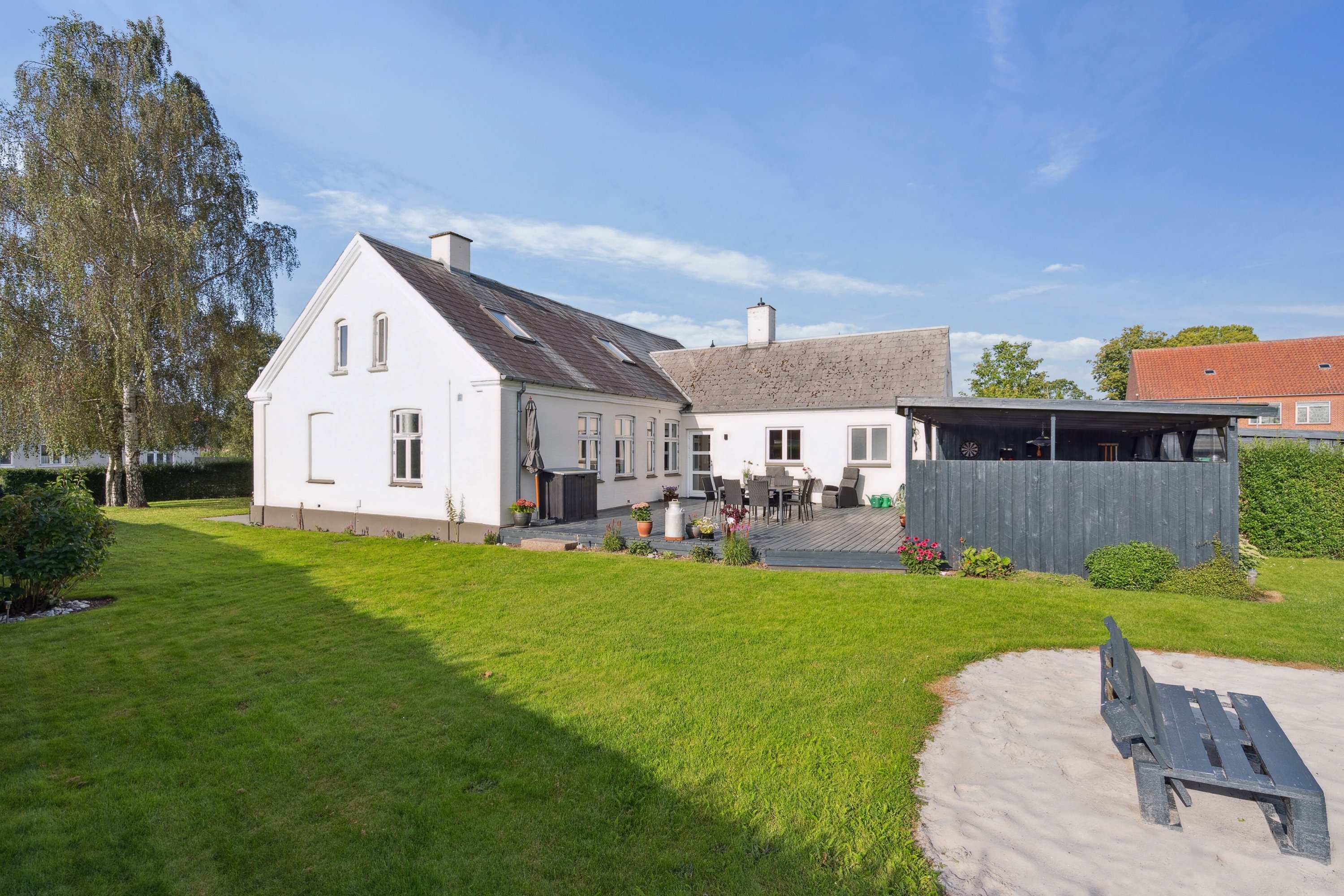 Miniaturebillede 1: set fra haven. Billede af Mads Hansensvej 17, 5762 Vester Skerninge