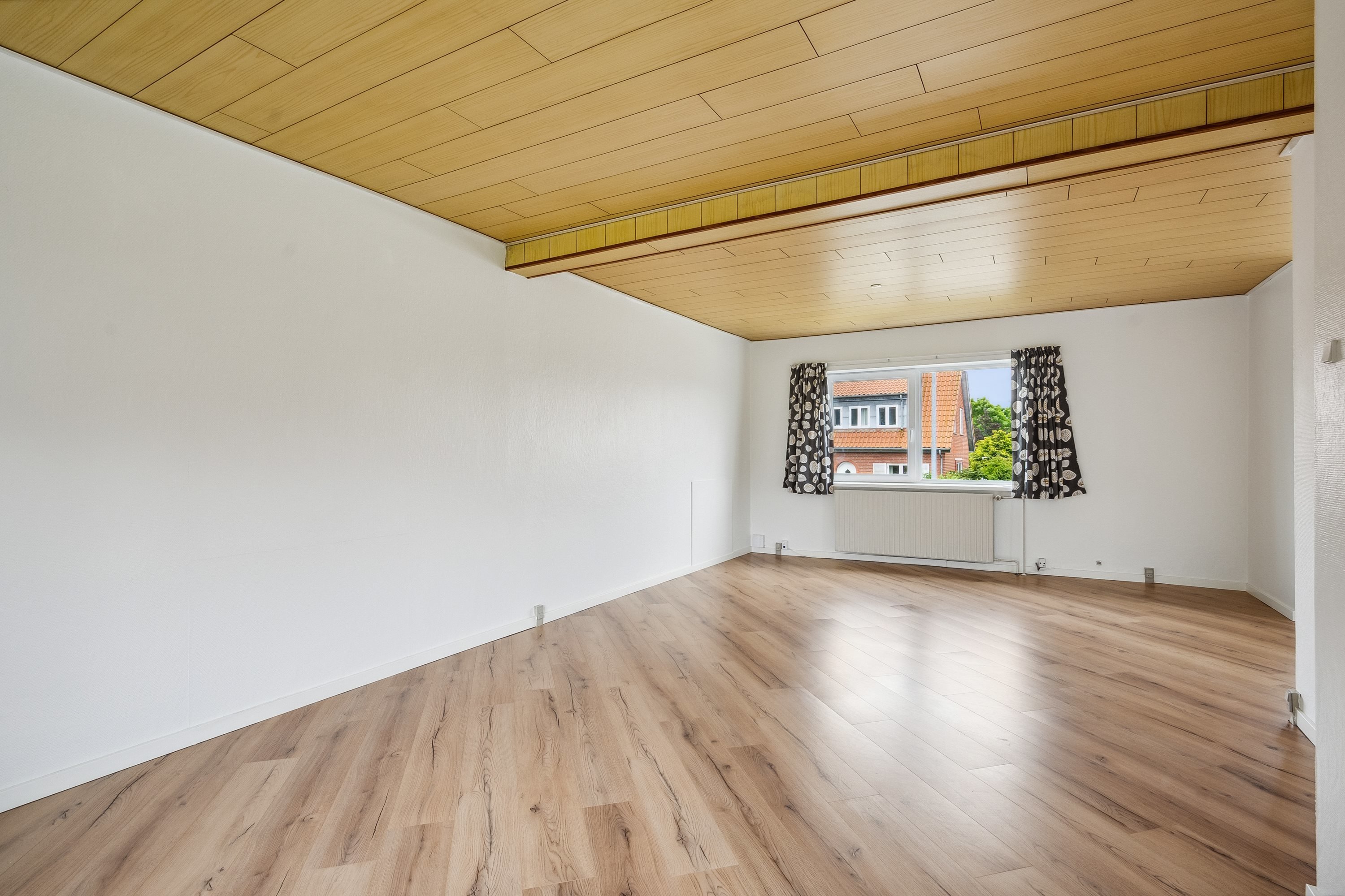 Fremhævet stue billede i fuldskærmstilstand. Billede af Aldershøjvej 28, 9800 Hjørring