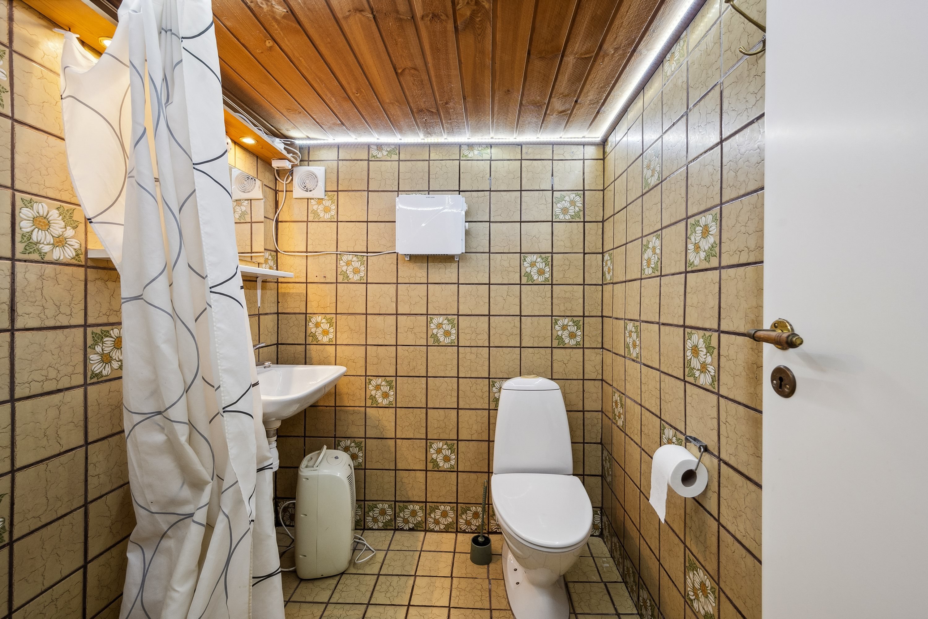 Fremhævet badeværelse billede i fuldskærmstilstand. Billede af Aldershøjvej 28, 9800 Hjørring