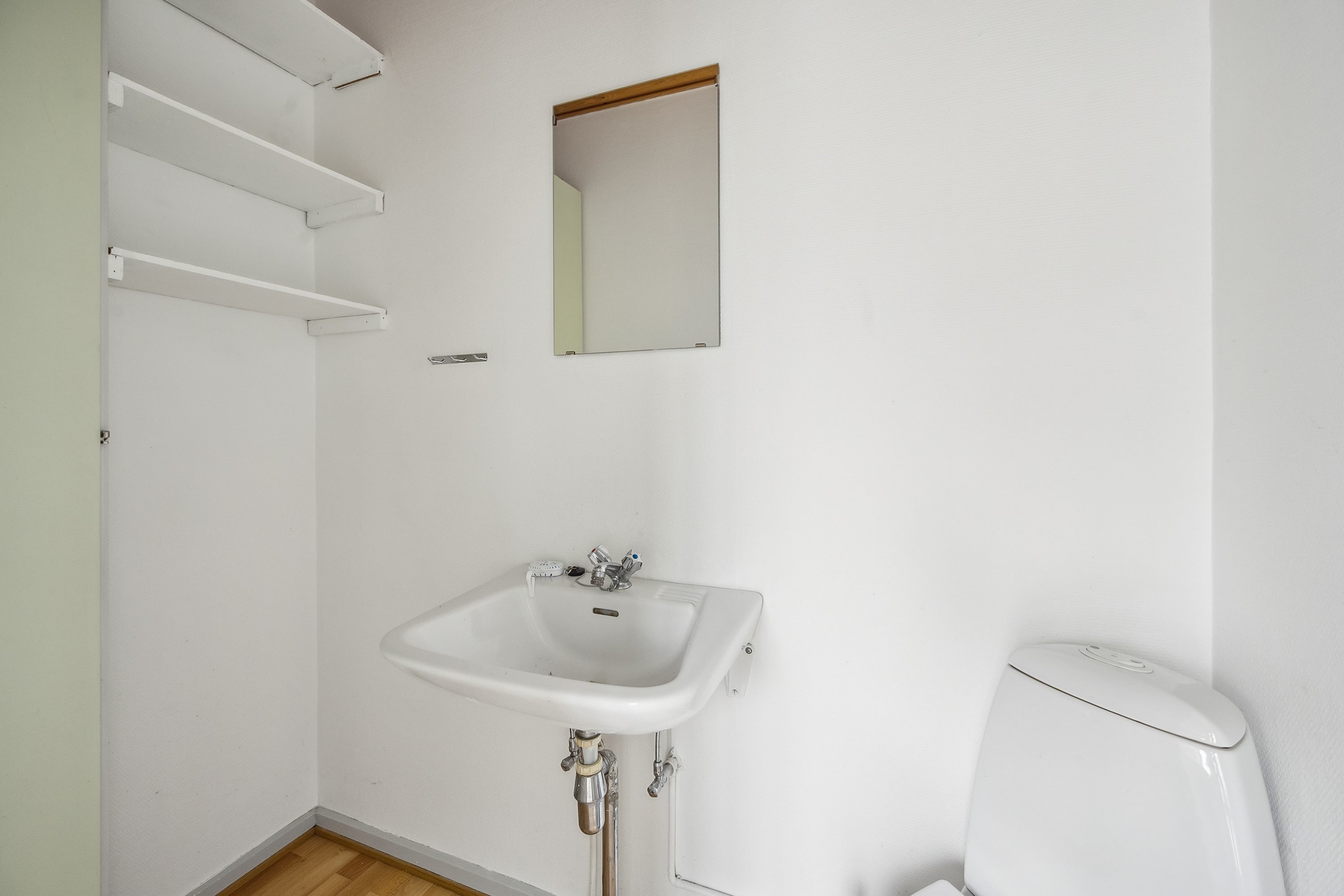 Fremhævet toilet billede i fuldskærmstilstand. Billede af Aldershøjvej 28, 9800 Hjørring