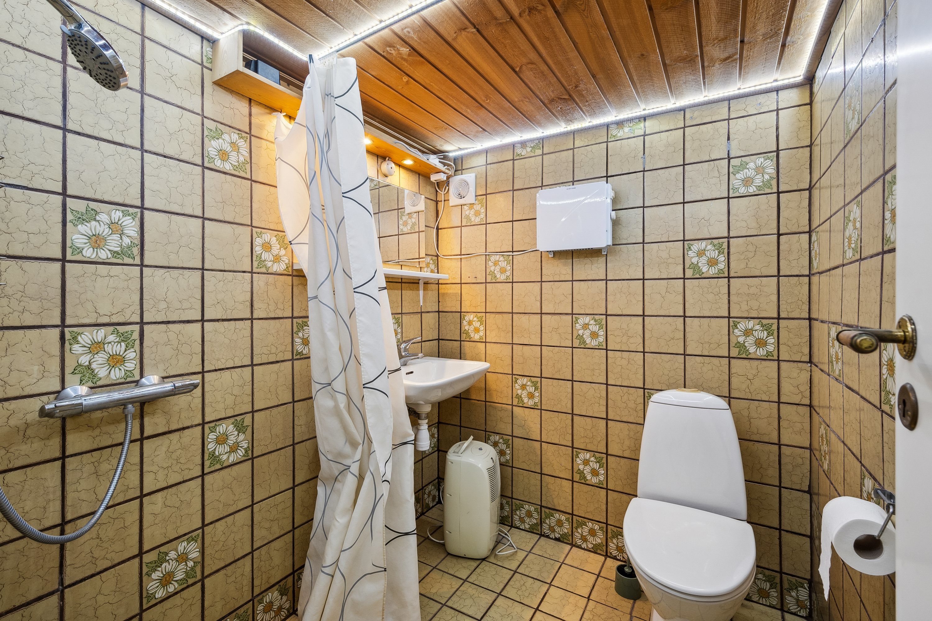 Fremhævet badeværelse billede i fuldskærmstilstand. Billede af Aldershøjvej 28, 9800 Hjørring