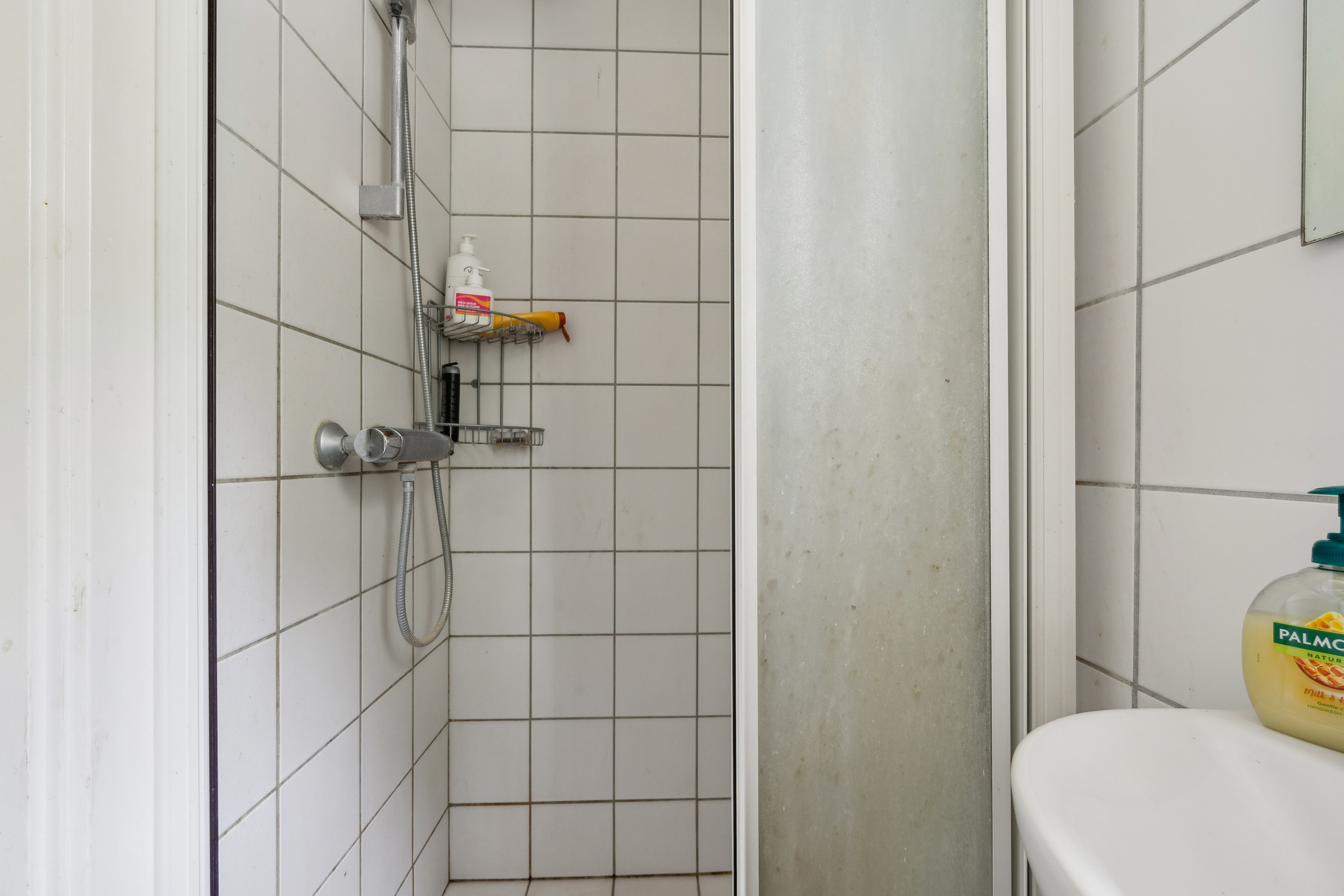 Fremhævet badeværelse billede i fuldskærmstilstand. Billede af Sogneskellet 6, 8250 Egå