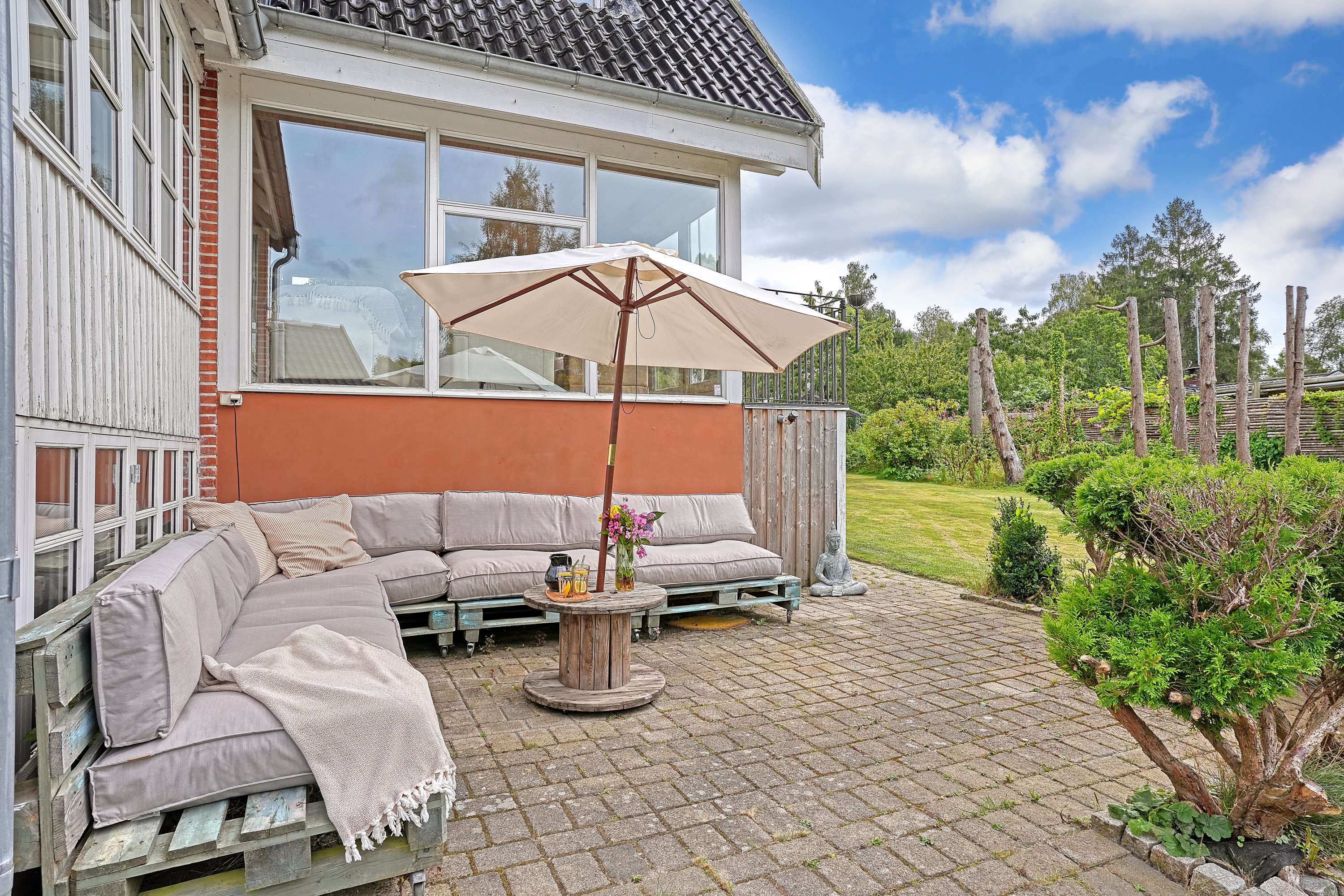 Fremhævet terrasse billede i fuldskærmstilstand. Billede af Ventegodtsvej 5, Kildekrog, 3100 Hornbæk