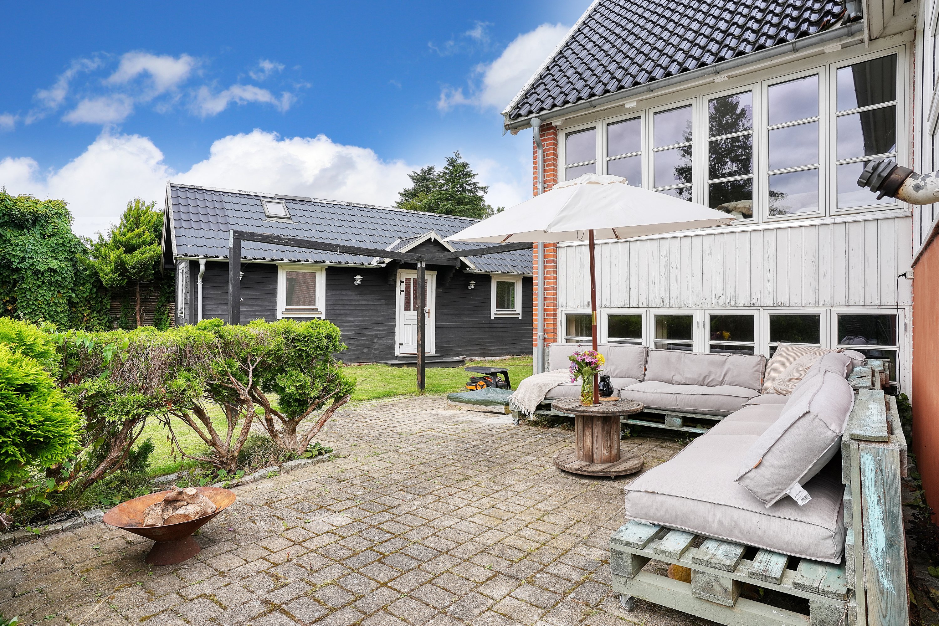 Fremhævet terrasse billede i fuldskærmstilstand. Billede af Ventegodtsvej 5, Kildekrog, 3100 Hornbæk