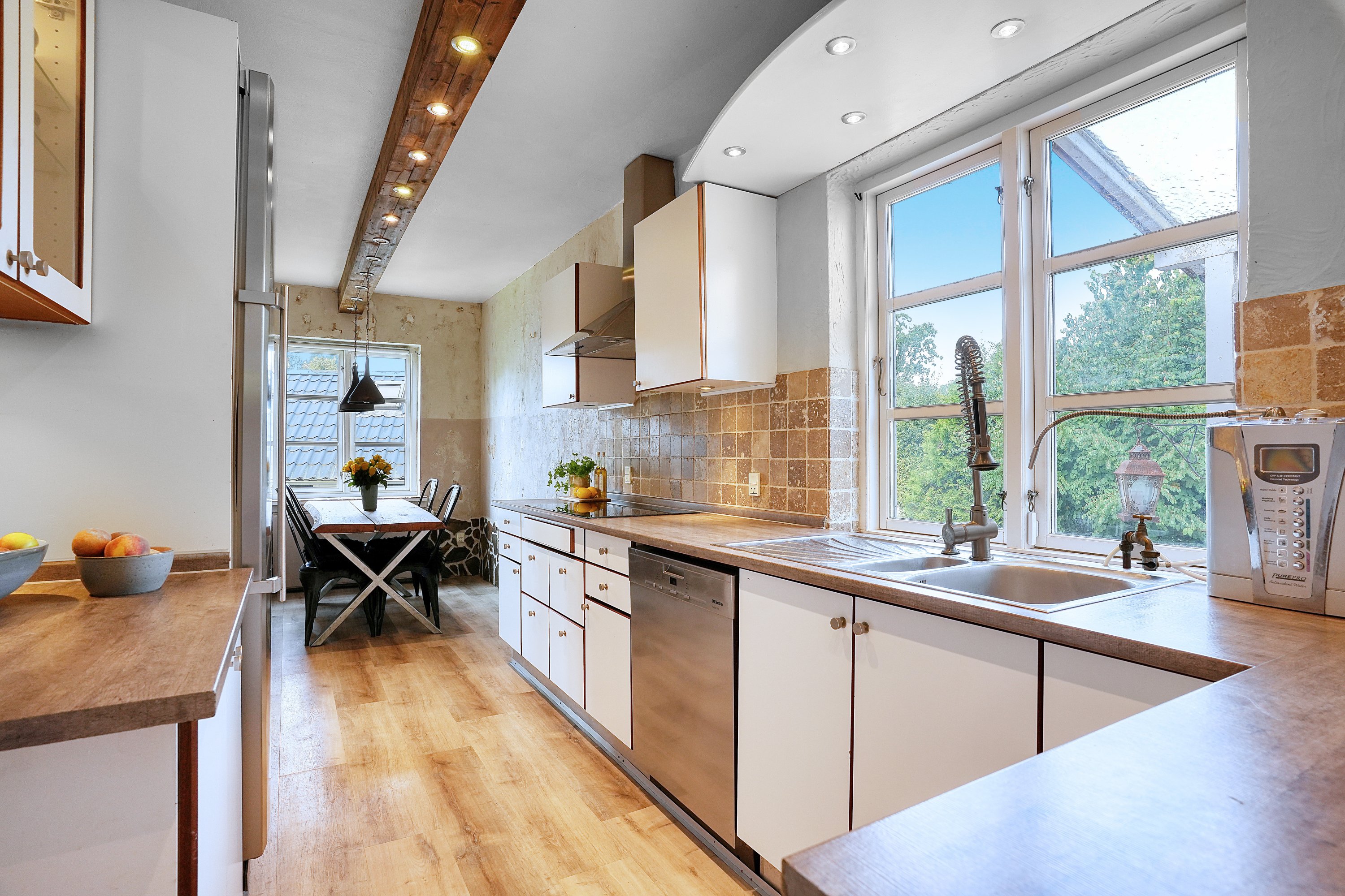 Fremhævet køkken billede i fuldskærmstilstand. Billede af Ventegodtsvej 5, Kildekrog, 3100 Hornbæk