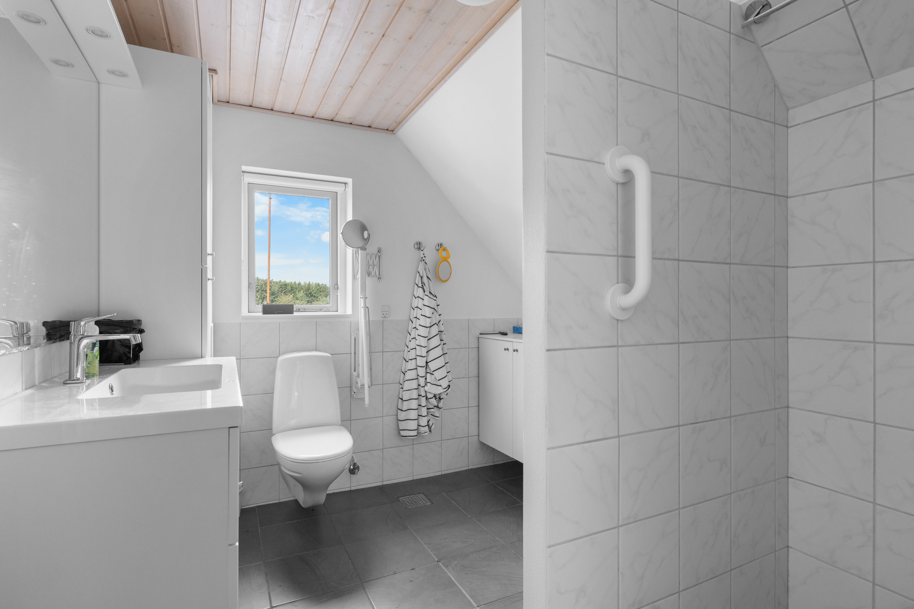 Fremhævet badeværelse billede i fuldskærmstilstand. Billede af Ny Stenderupvej 27, Ny Stenderup, 5672 Broby