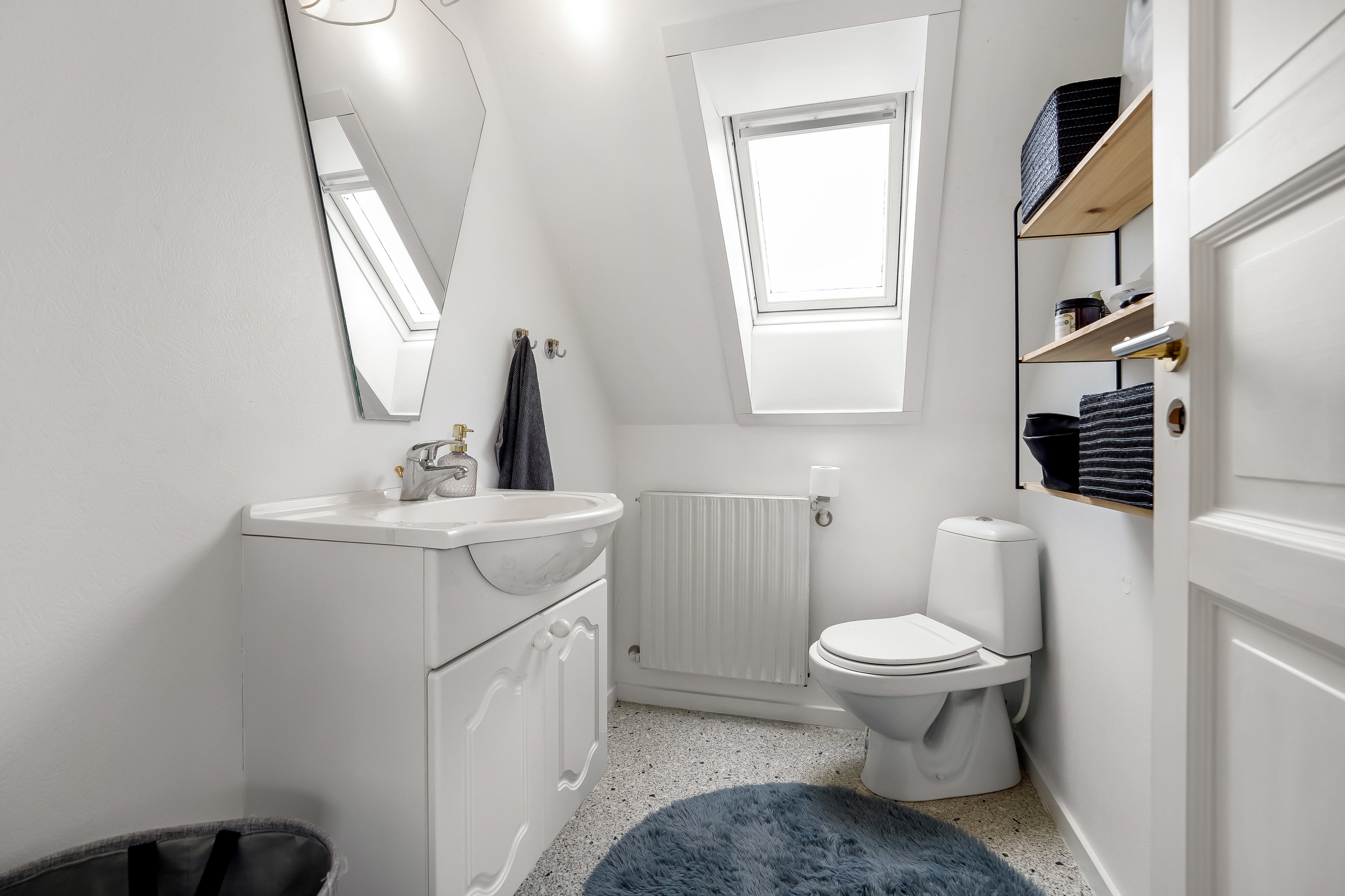 Fremhævet toilet billede i fuldskærmstilstand. Billede af Søndergade 3, 7171 Uldum