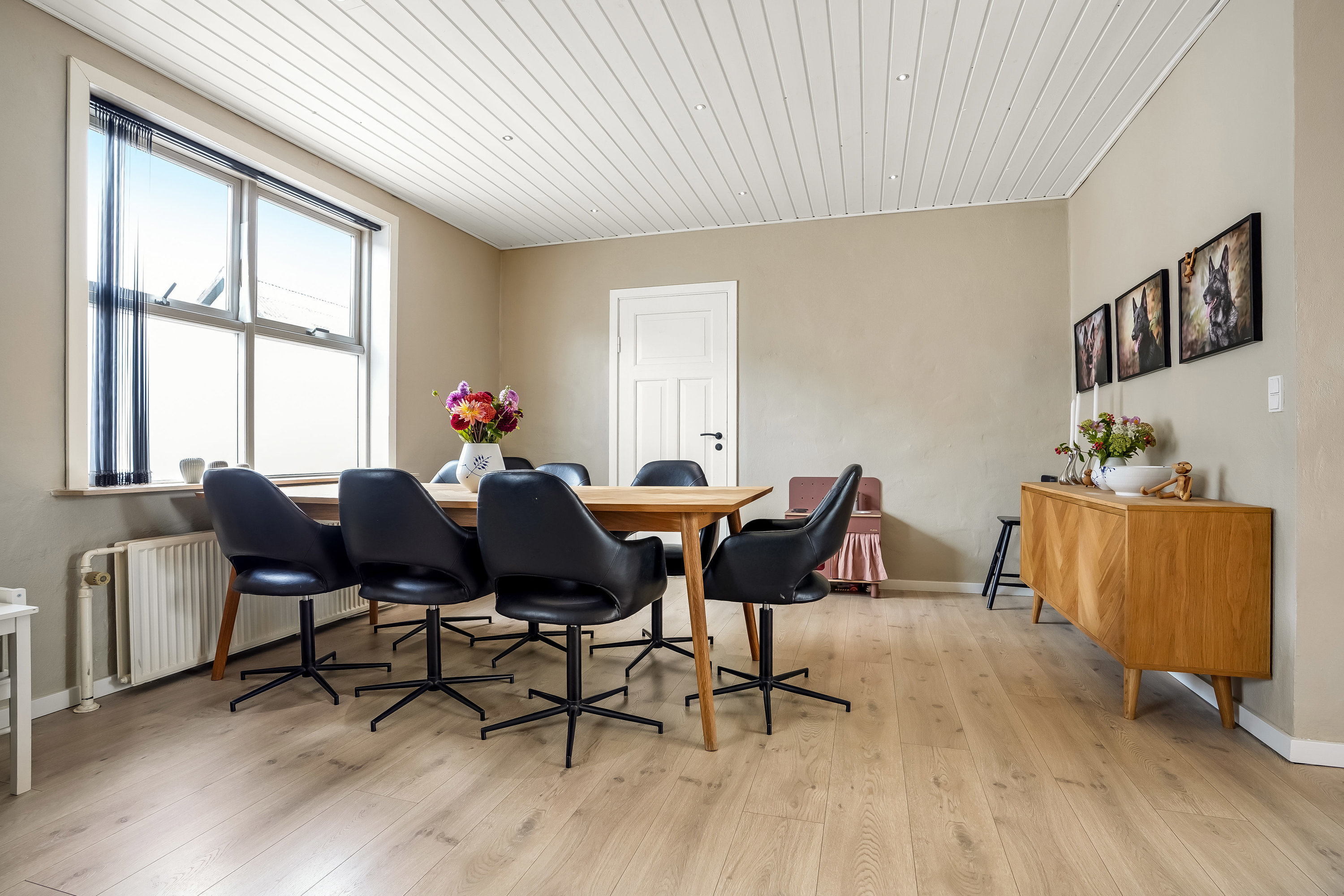 Fremhævet stue billede i fuldskærmstilstand. Billede af Søndergade 3, 7171 Uldum