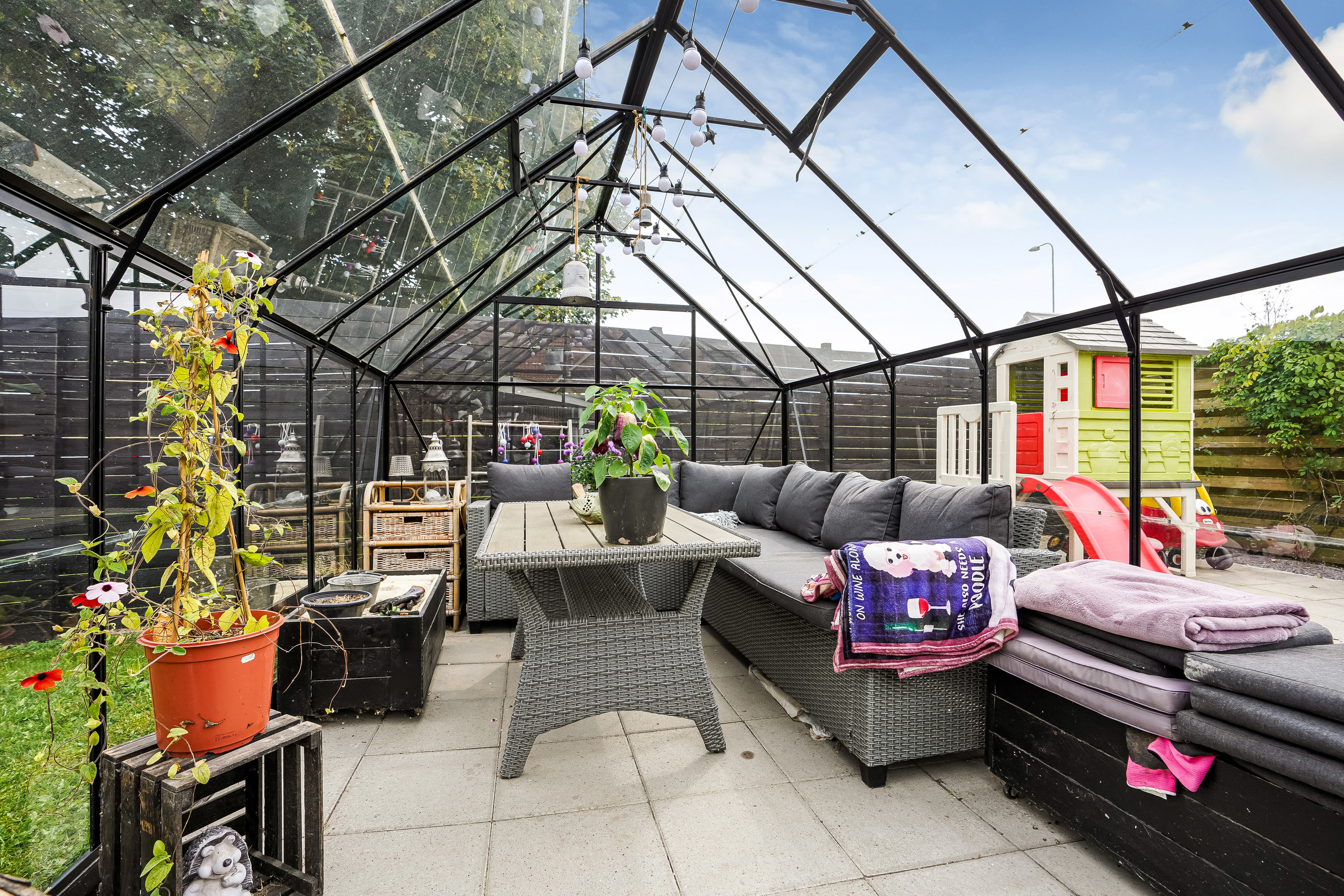 Fremhævet terrasse billede i fuldskærmstilstand. Billede af Søndergade 3, 7171 Uldum