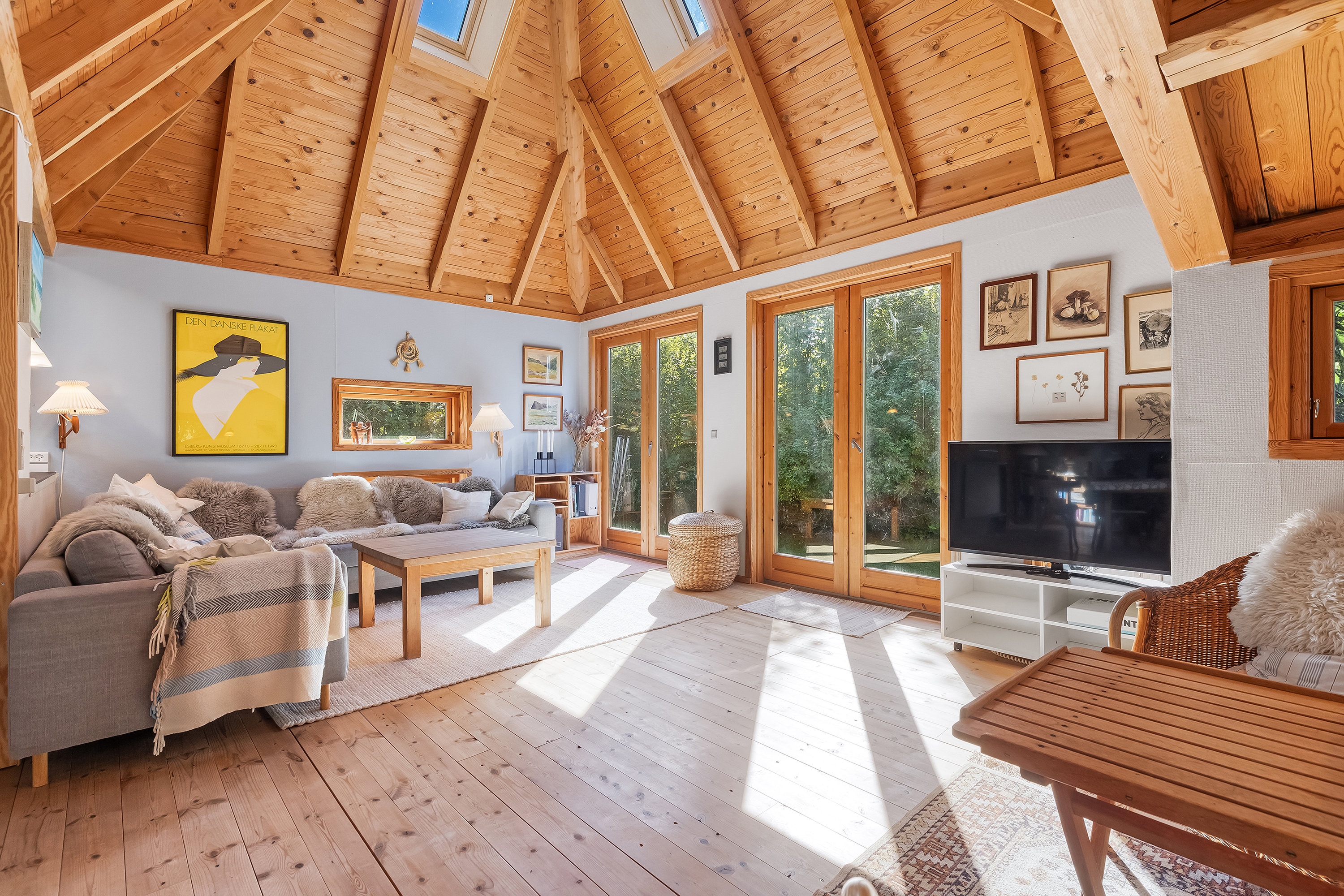 Fremhævet stue billede i fuldskærmstilstand. Billede af Valmuevej 18, 3210 Vejby