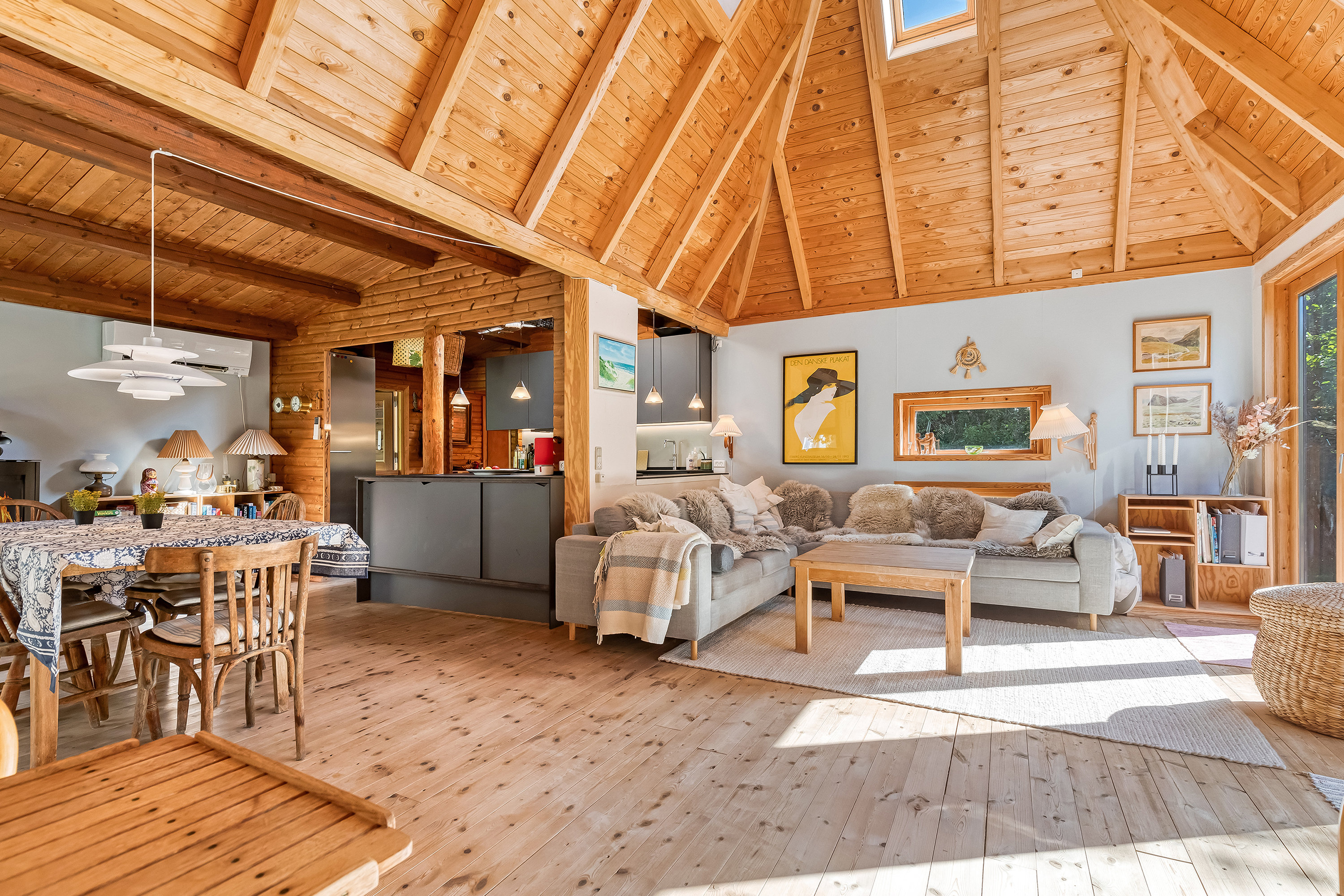 Fremhævet stue billede i fuldskærmstilstand. Billede af Valmuevej 18, 3210 Vejby