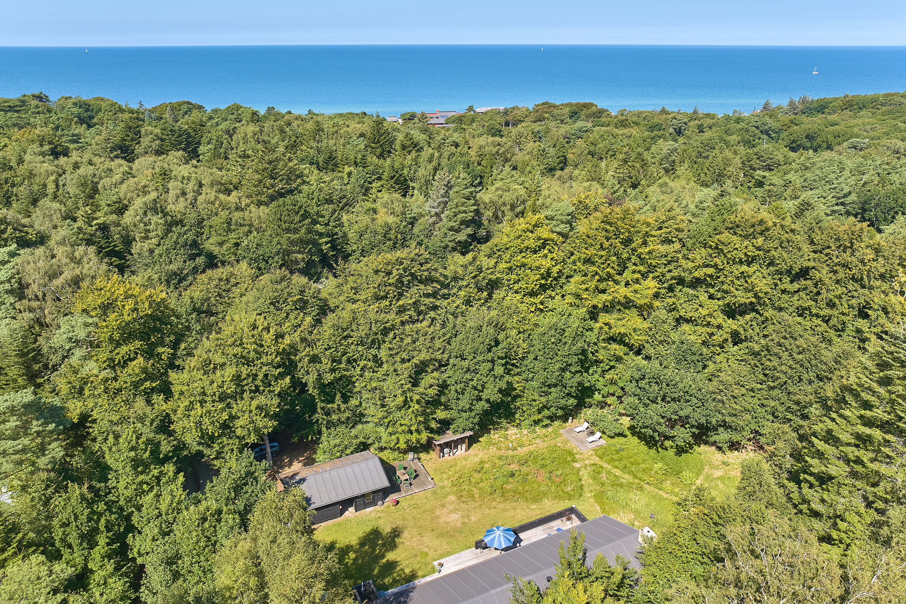 Fremhævet ejendommen billede i fuldskærmstilstand. Billede af Skovbakken 3, Rågeleje, 3210 Vejby