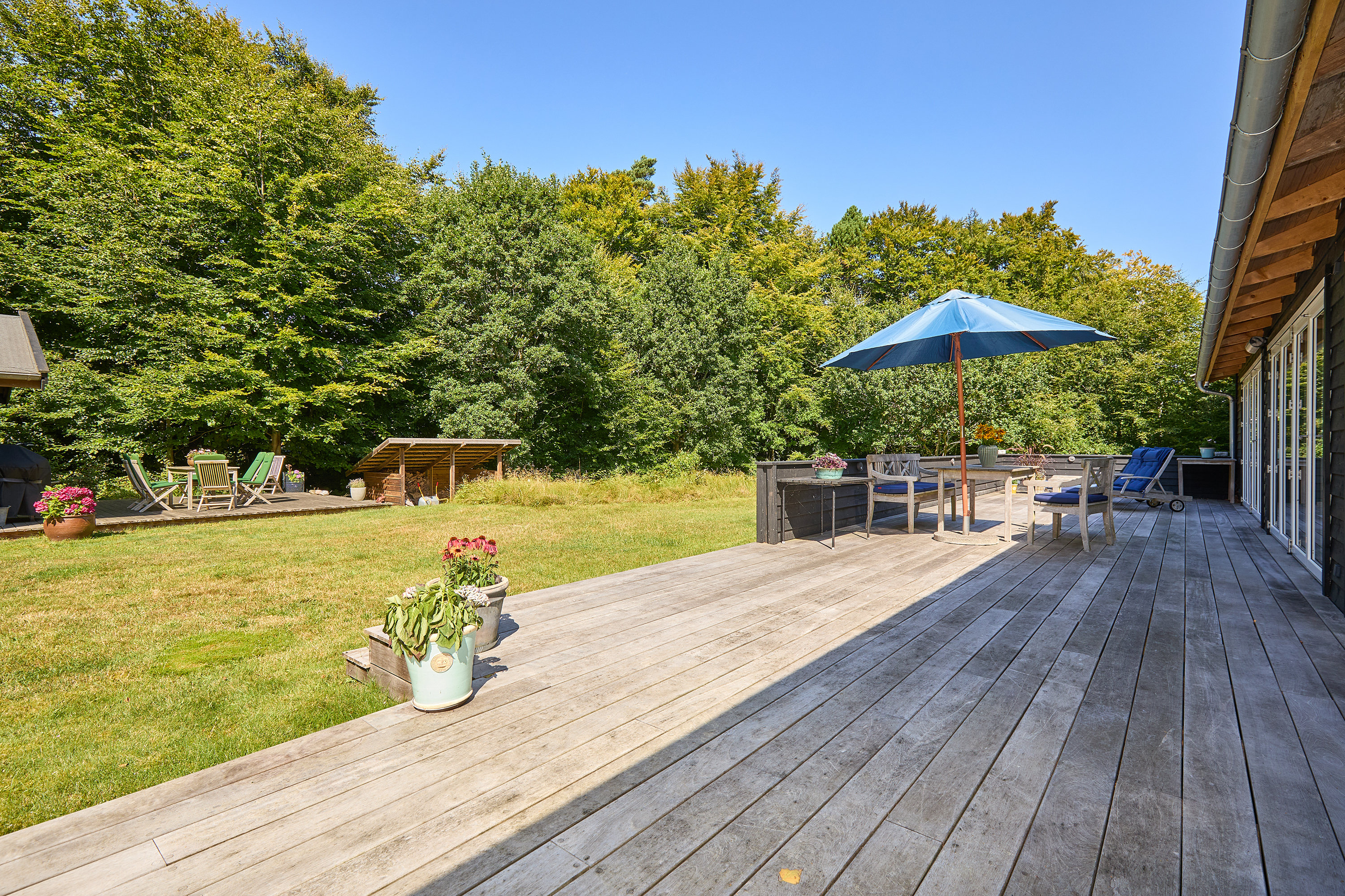 Fremhævet terrasse billede i fuldskærmstilstand. Billede af Skovbakken 3, Rågeleje, 3210 Vejby