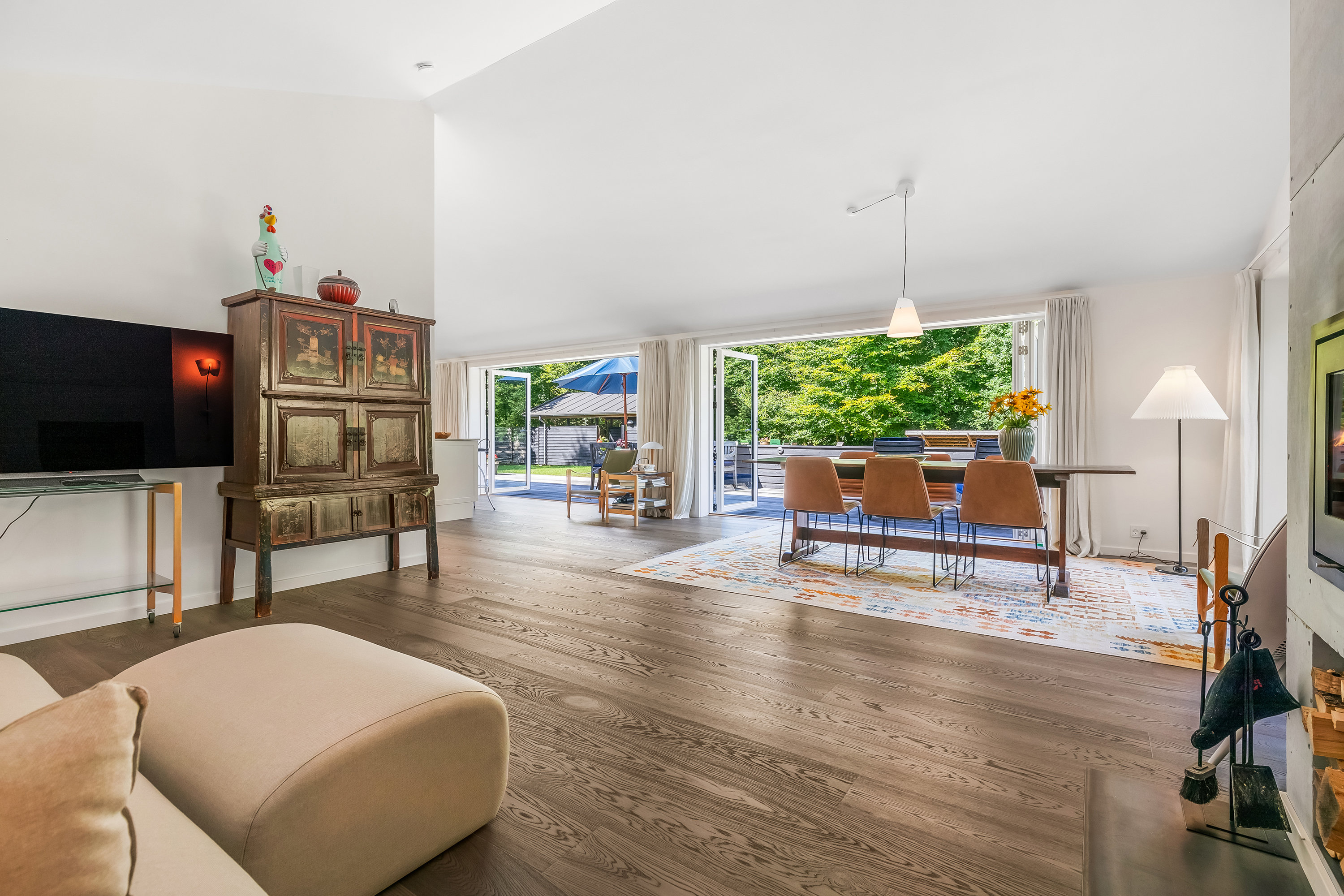 Fremhævet stue billede i fuldskærmstilstand. Billede af Skovbakken 3, Rågeleje, 3210 Vejby