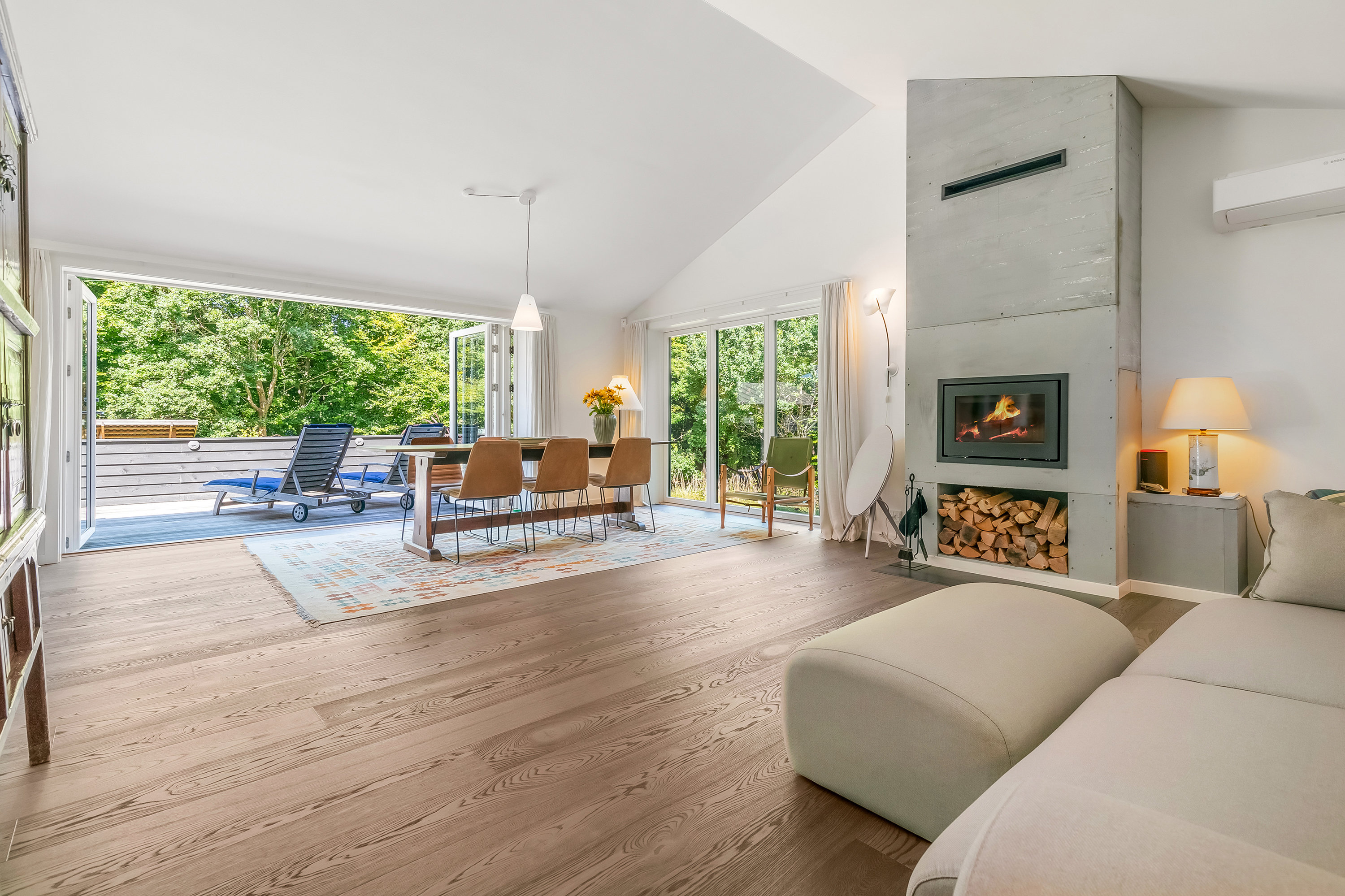 Fremhævet stue billede i fuldskærmstilstand. Billede af Skovbakken 3, Rågeleje, 3210 Vejby