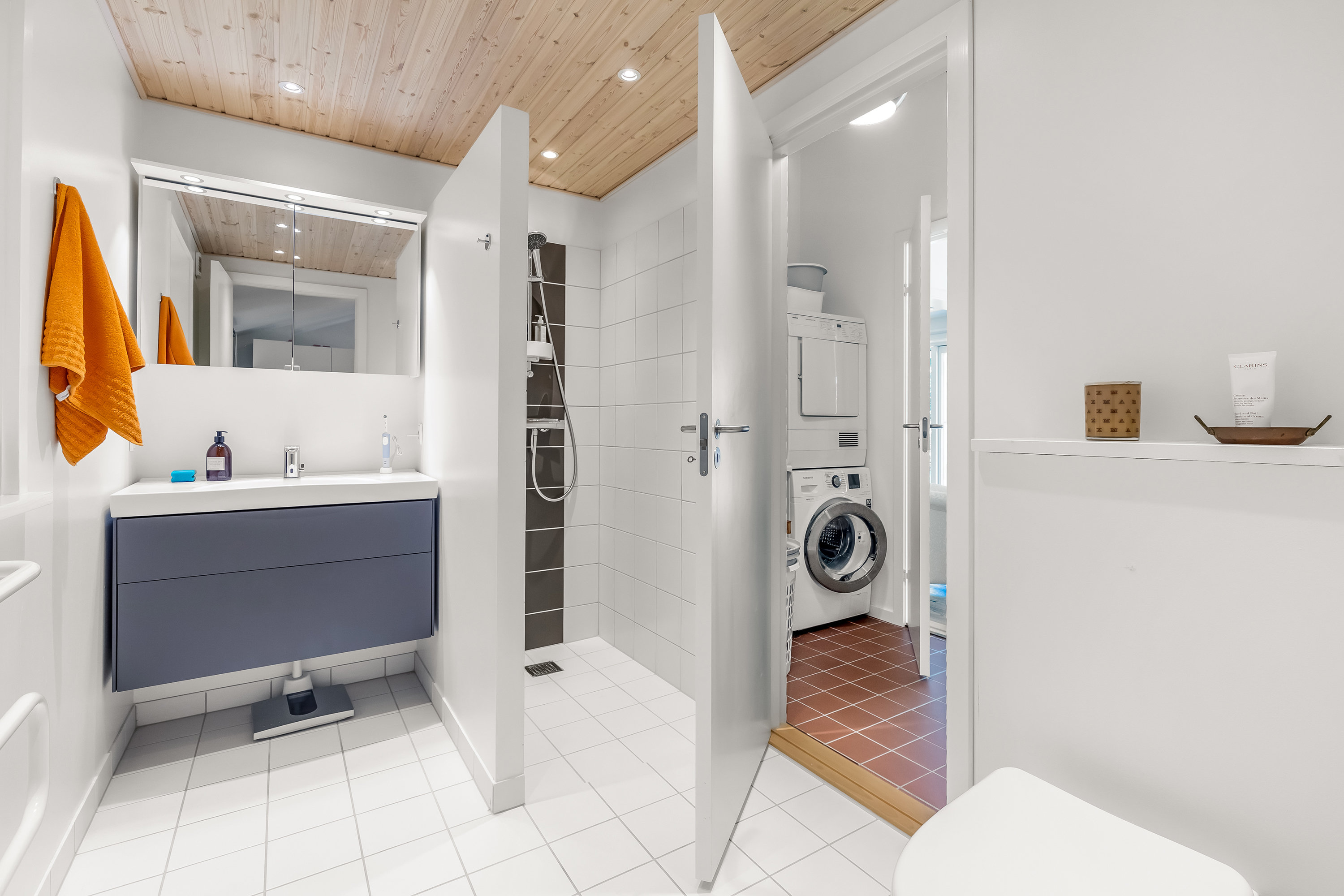 Fremhævet badeværelse billede i fuldskærmstilstand. Billede af Skovbakken 3, Rågeleje, 3210 Vejby