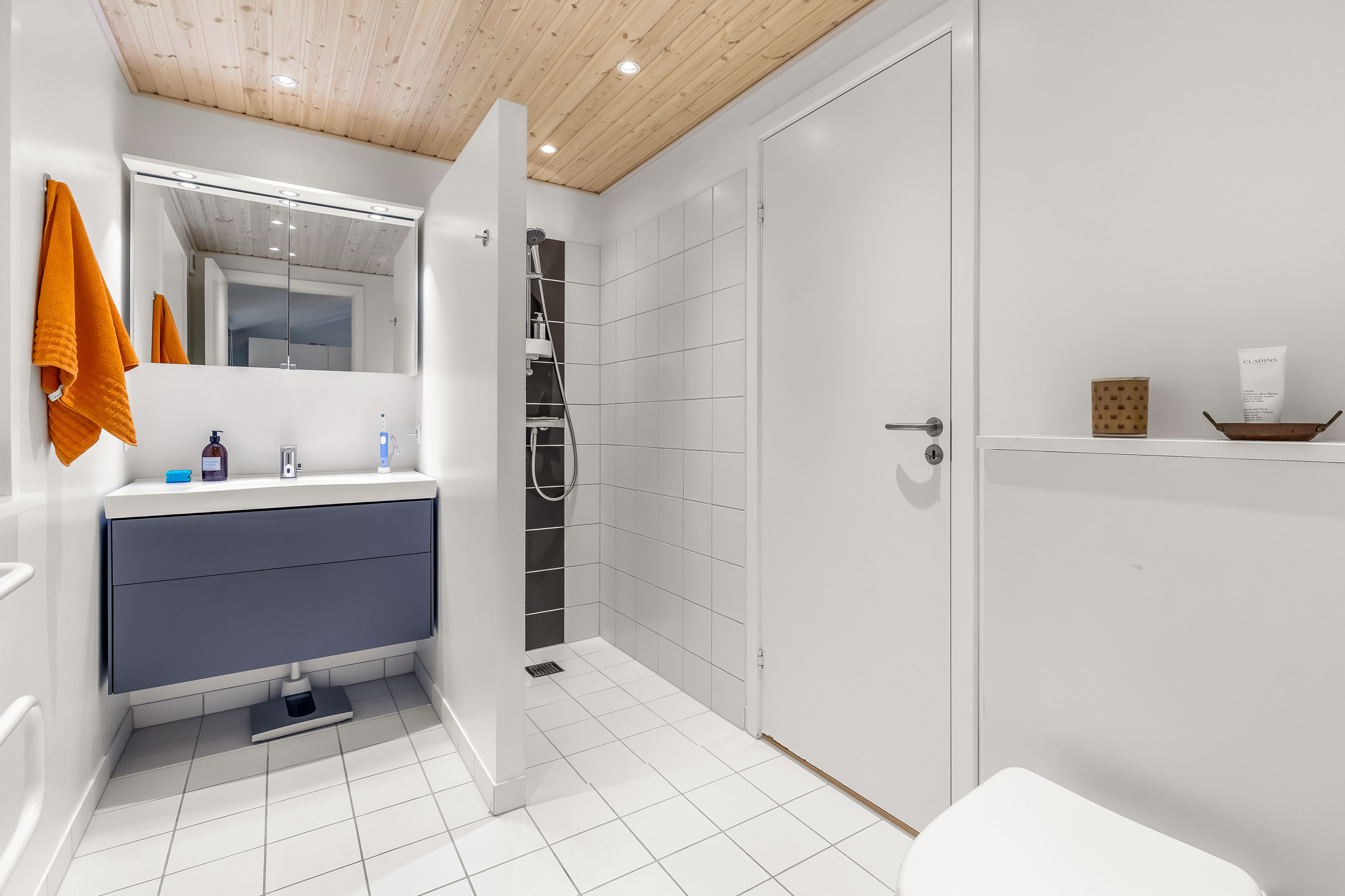 Fremhævet badeværelse billede i fuldskærmstilstand. Billede af Skovbakken 3, Rågeleje, 3210 Vejby