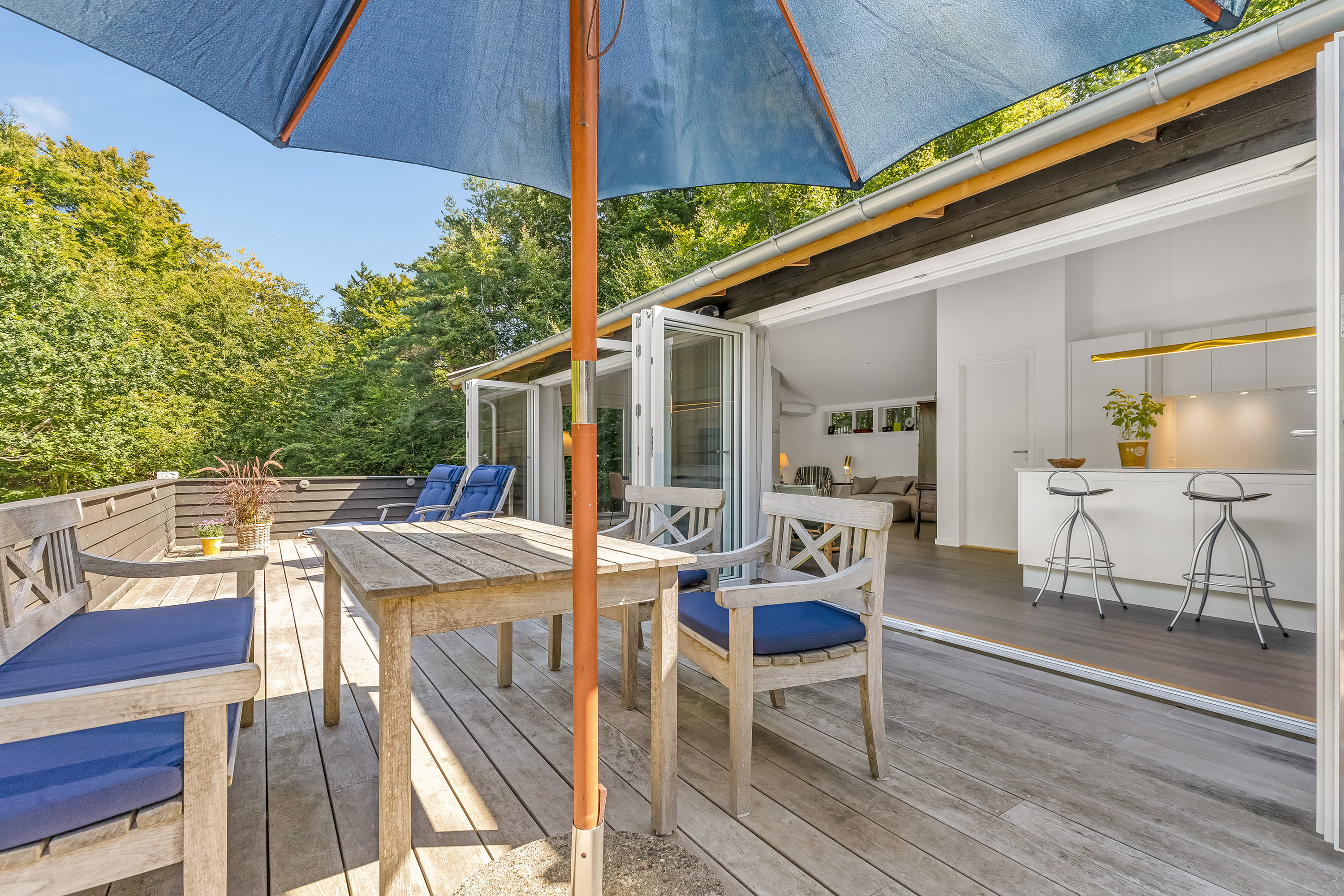 Fremhævet terrasse billede i fuldskærmstilstand. Billede af Skovbakken 3, Rågeleje, 3210 Vejby