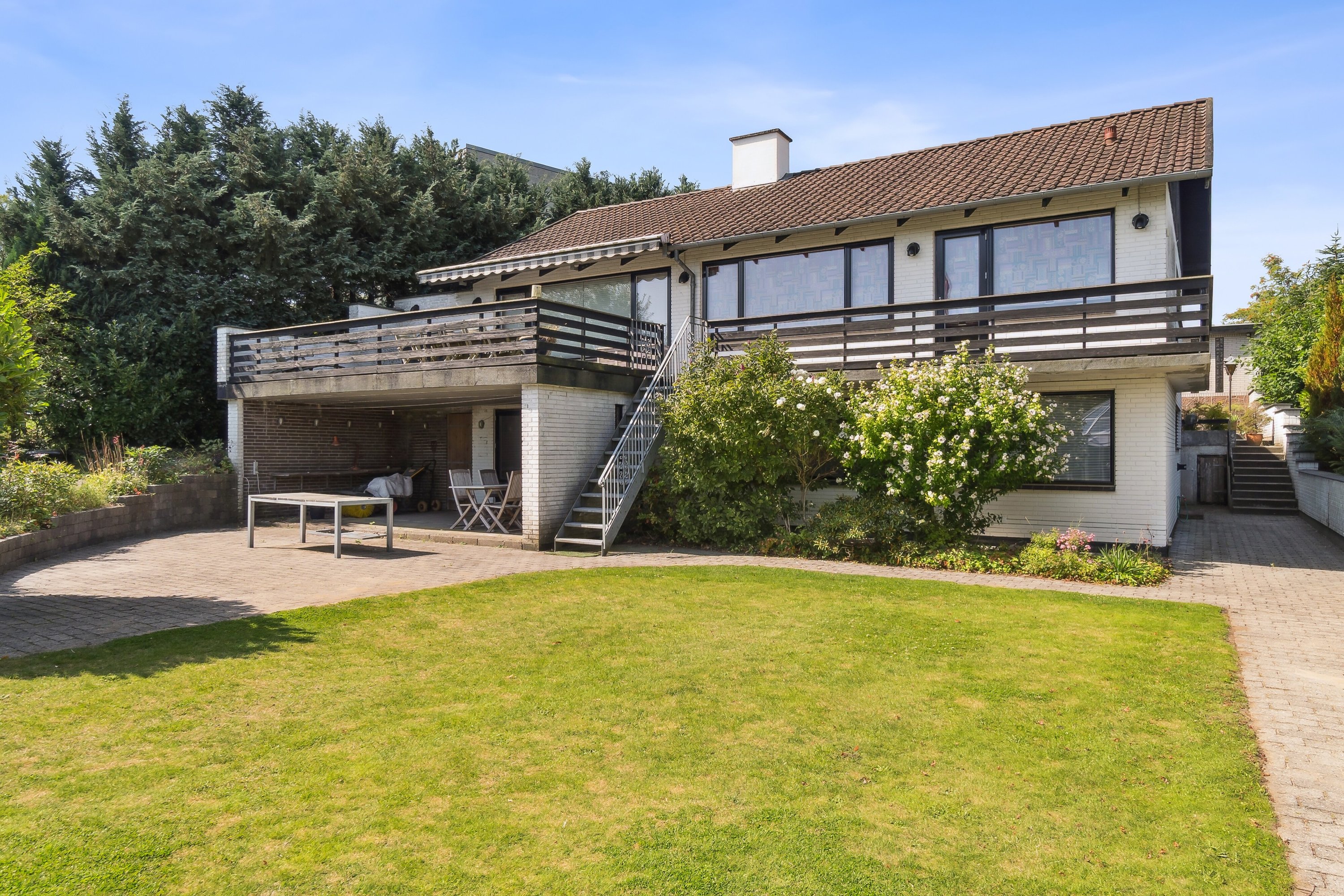 Fremhævet set fra haven billede i fuldskærmstilstand. Billede af Sankelmarksvej 42, 8600 Silkeborg