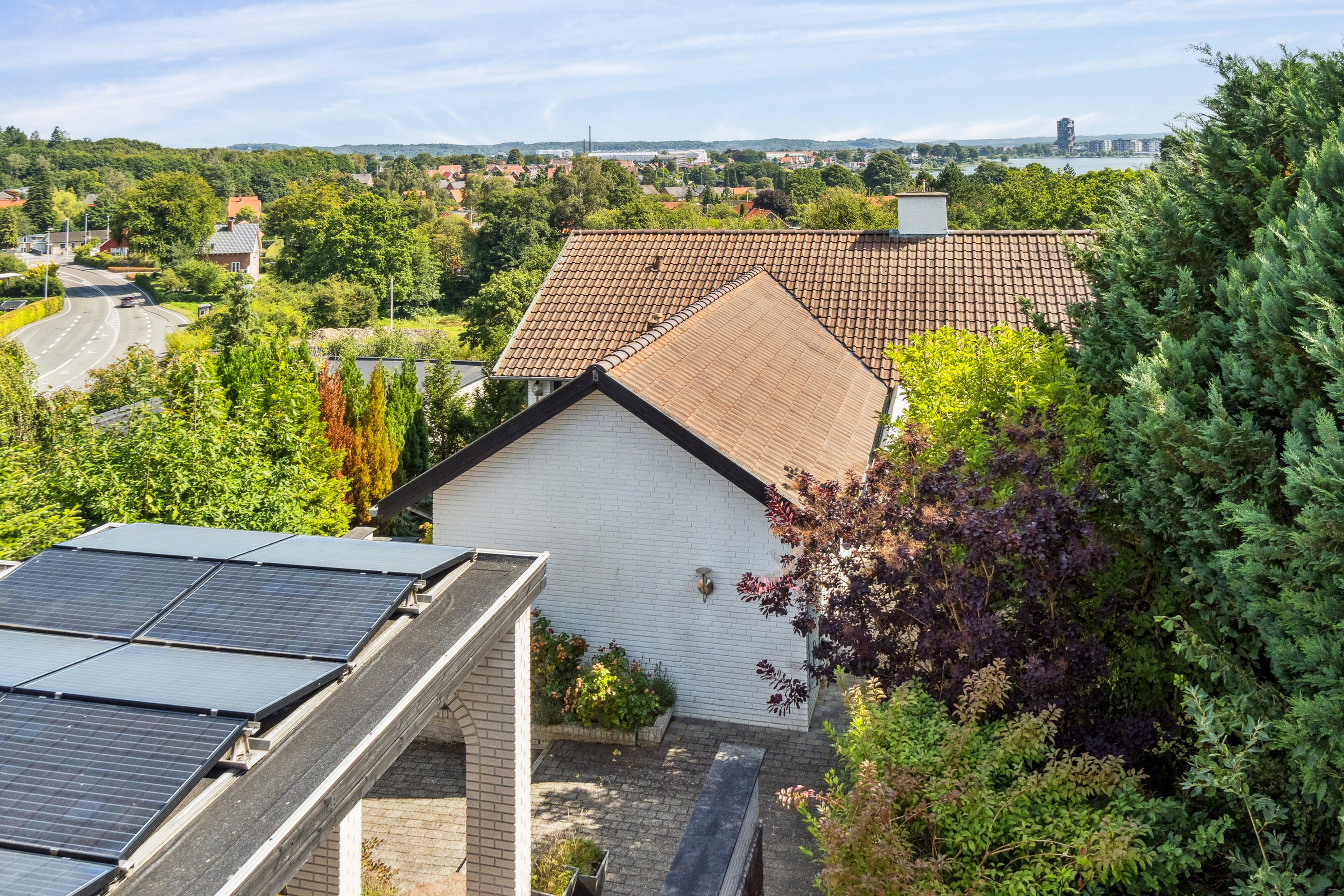Miniaturebillede 1: set fra vejen. Billede af Sankelmarksvej 42, 8600 Silkeborg