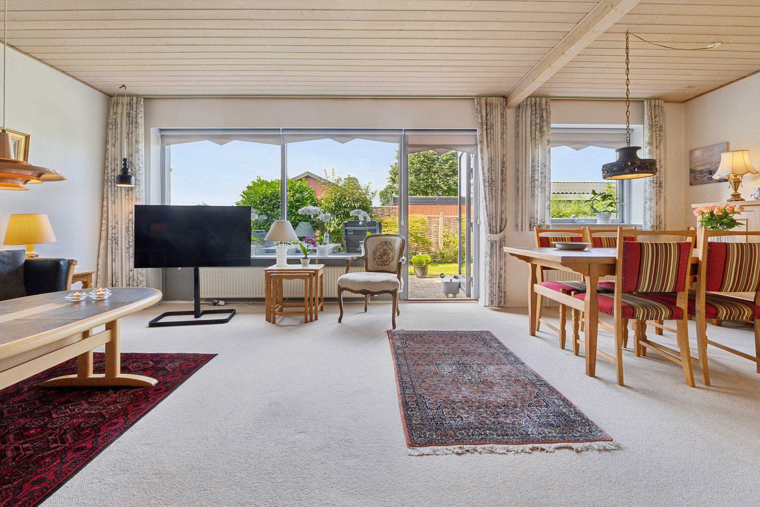 Fremhævet stue billede i fuldskærmstilstand. Billede af Rådyrløkken 85, Slukefter, 5210 Odense NV