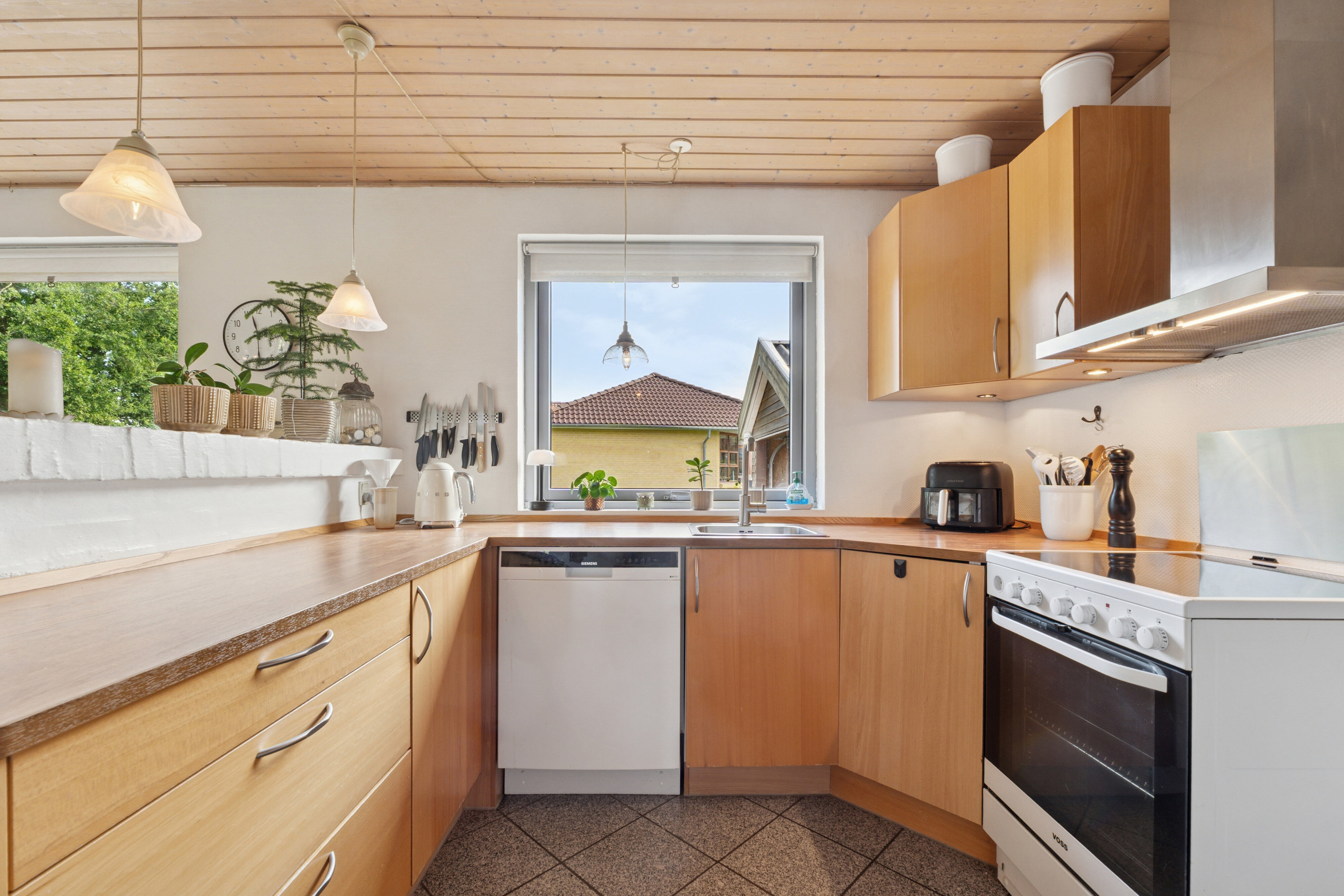 Fremhævet køkken billede i fuldskærmstilstand. Billede af Rådyrløkken 85, Slukefter, 5210 Odense NV