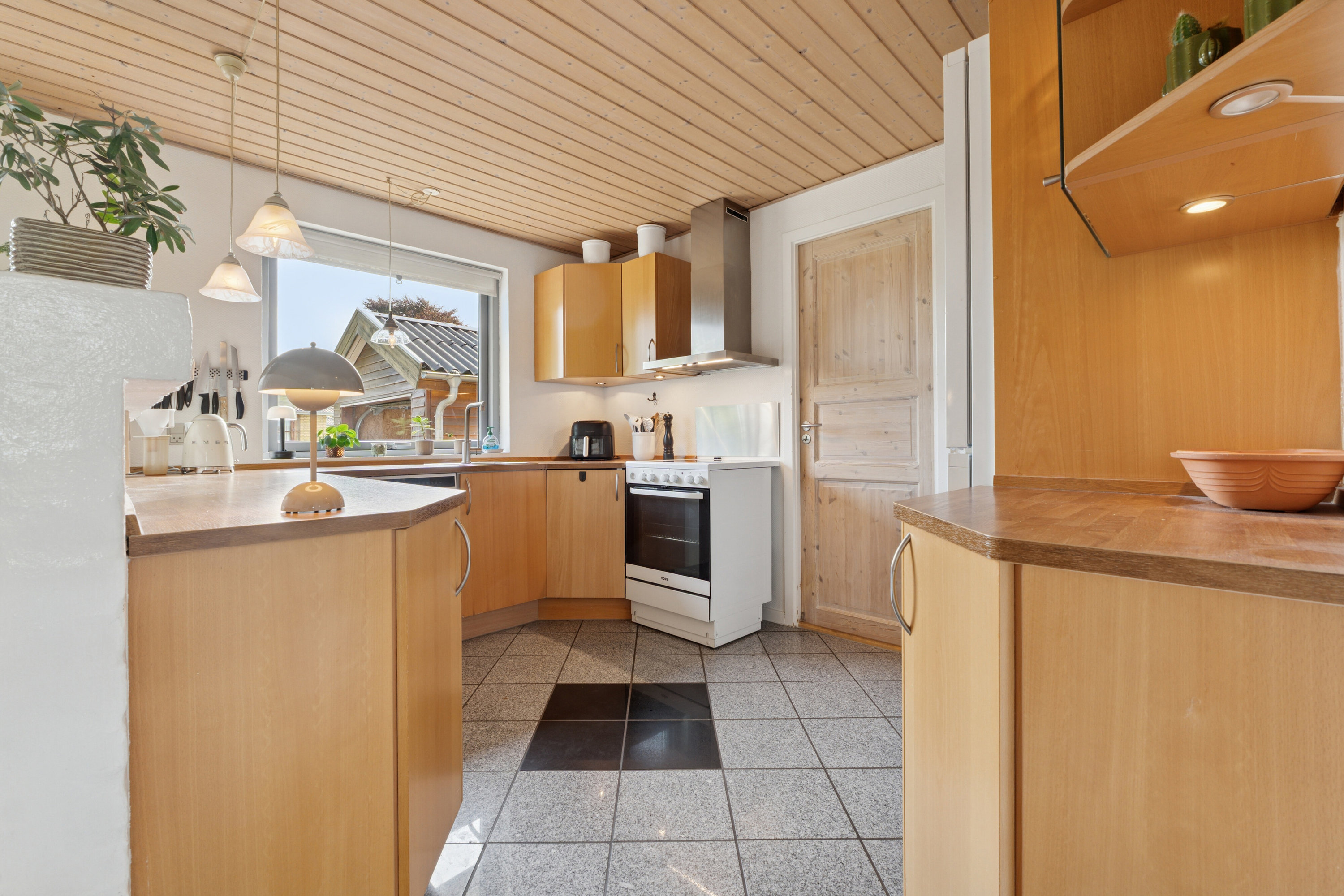 Fremhævet køkken billede i fuldskærmstilstand. Billede af Rådyrløkken 85, Slukefter, 5210 Odense NV