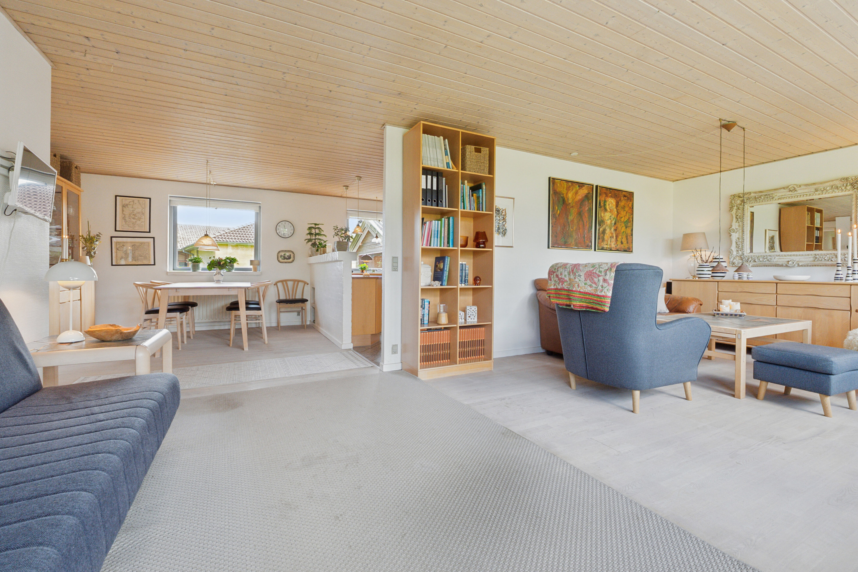 Fremhævet stue billede i fuldskærmstilstand. Billede af Rådyrløkken 85, Slukefter, 5210 Odense NV