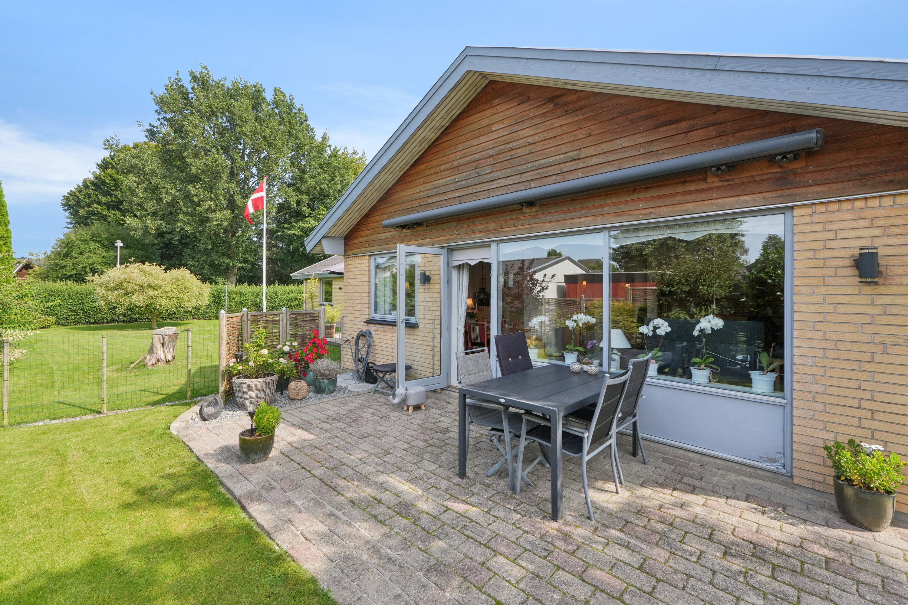 Fremhævet terrasse billede i fuldskærmstilstand. Billede af Rådyrløkken 85, Slukefter, 5210 Odense NV