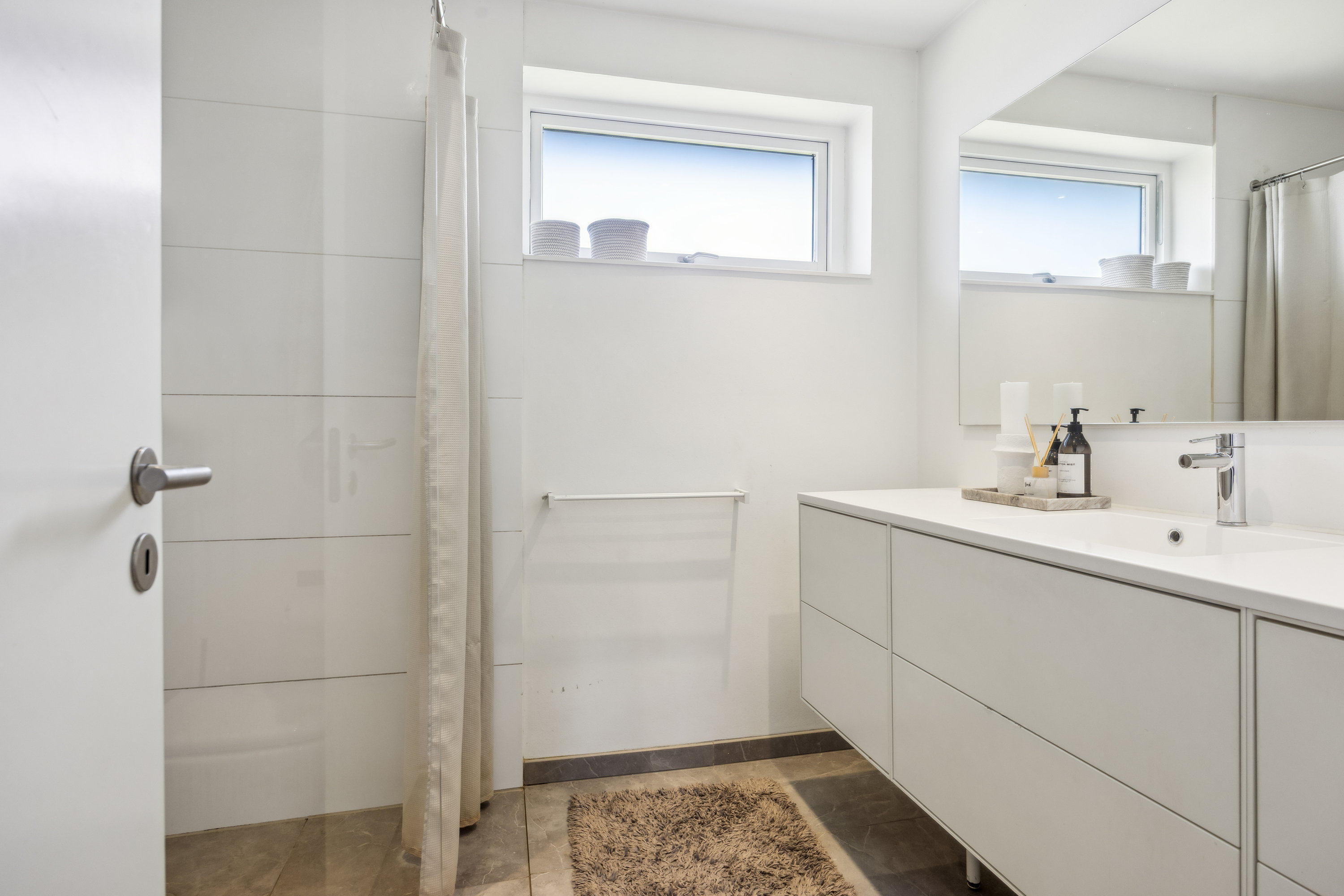 Fremhævet badeværelse billede i fuldskærmstilstand. Billede af Almavej 8, 9280 Storvorde