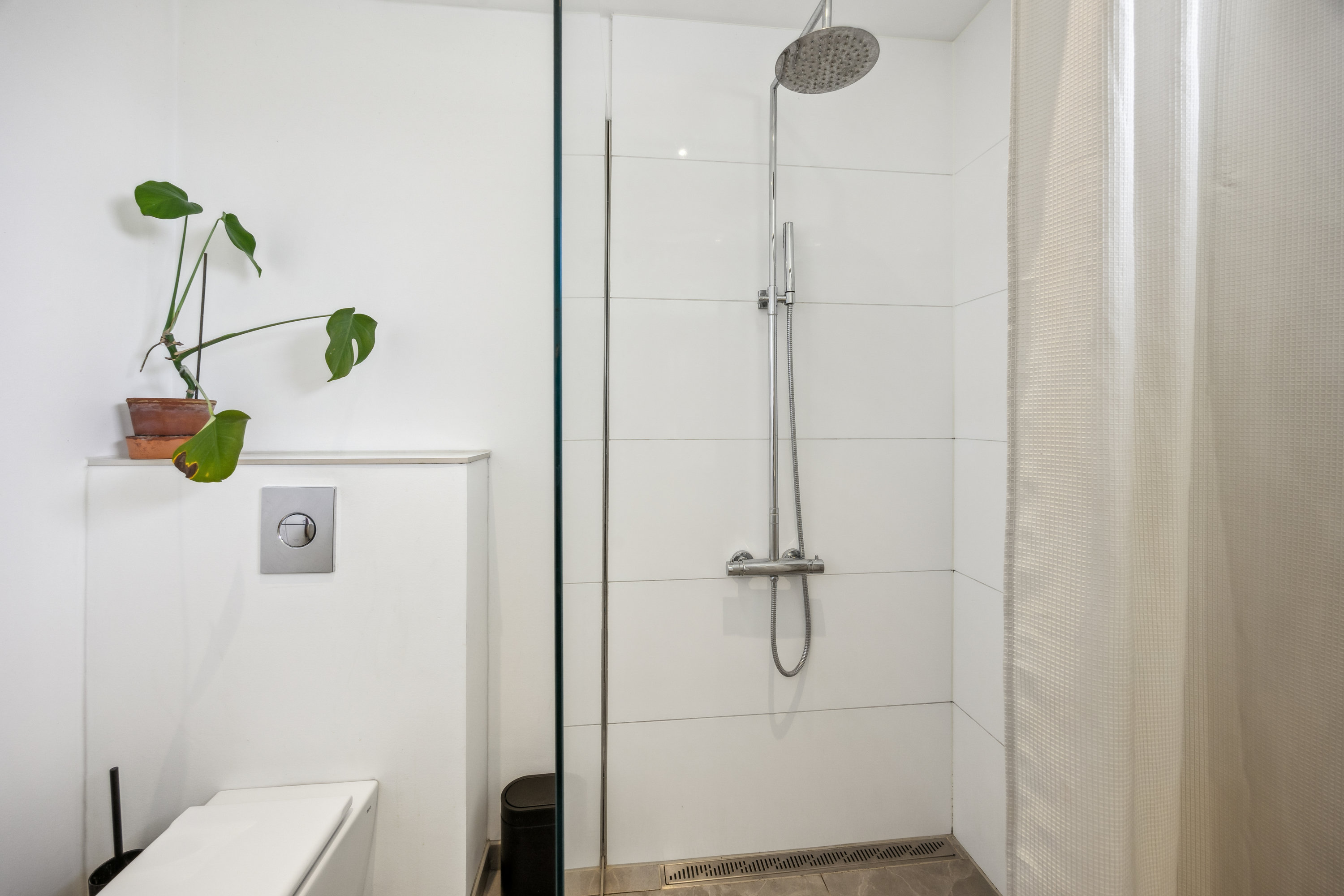 Fremhævet badeværelse billede i fuldskærmstilstand. Billede af Almavej 8, 9280 Storvorde