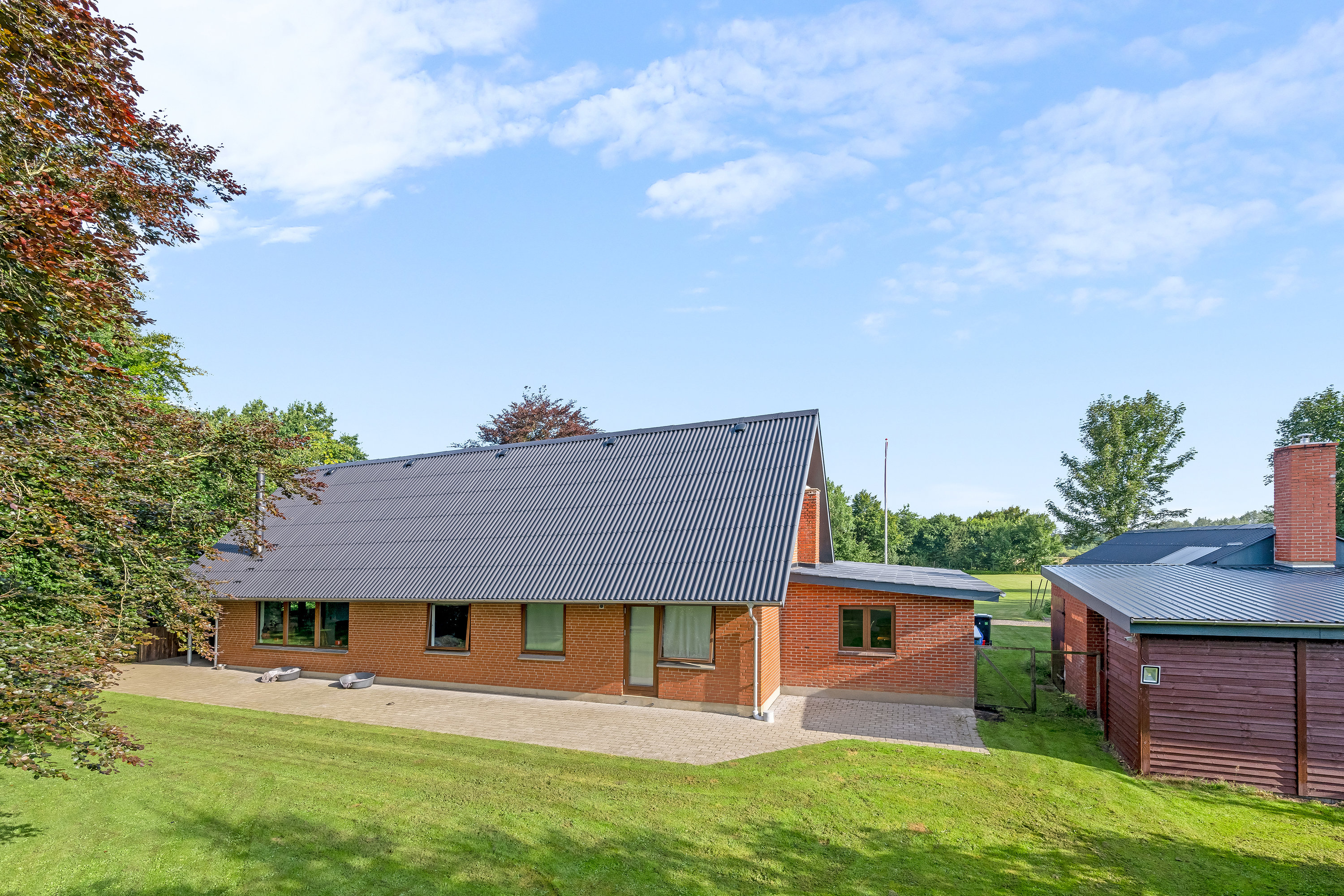 Fremhævet facade billede i fuldskærmstilstand. Billede af Lillebyvej 6, Brejning, 6920 Videbæk