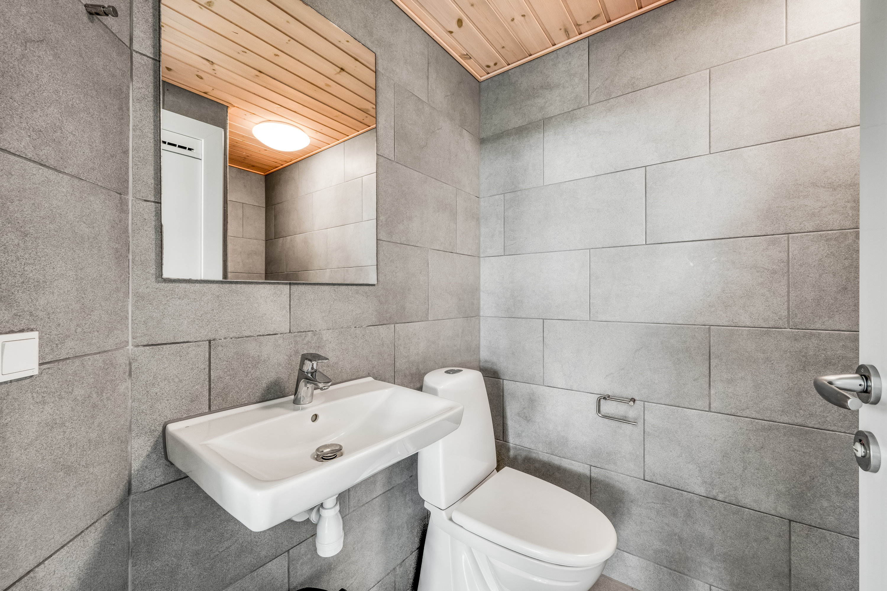 Fremhævet toilet billede i fuldskærmstilstand. Billede af Solvang 13, Lønne, 6830 Nørre Nebel