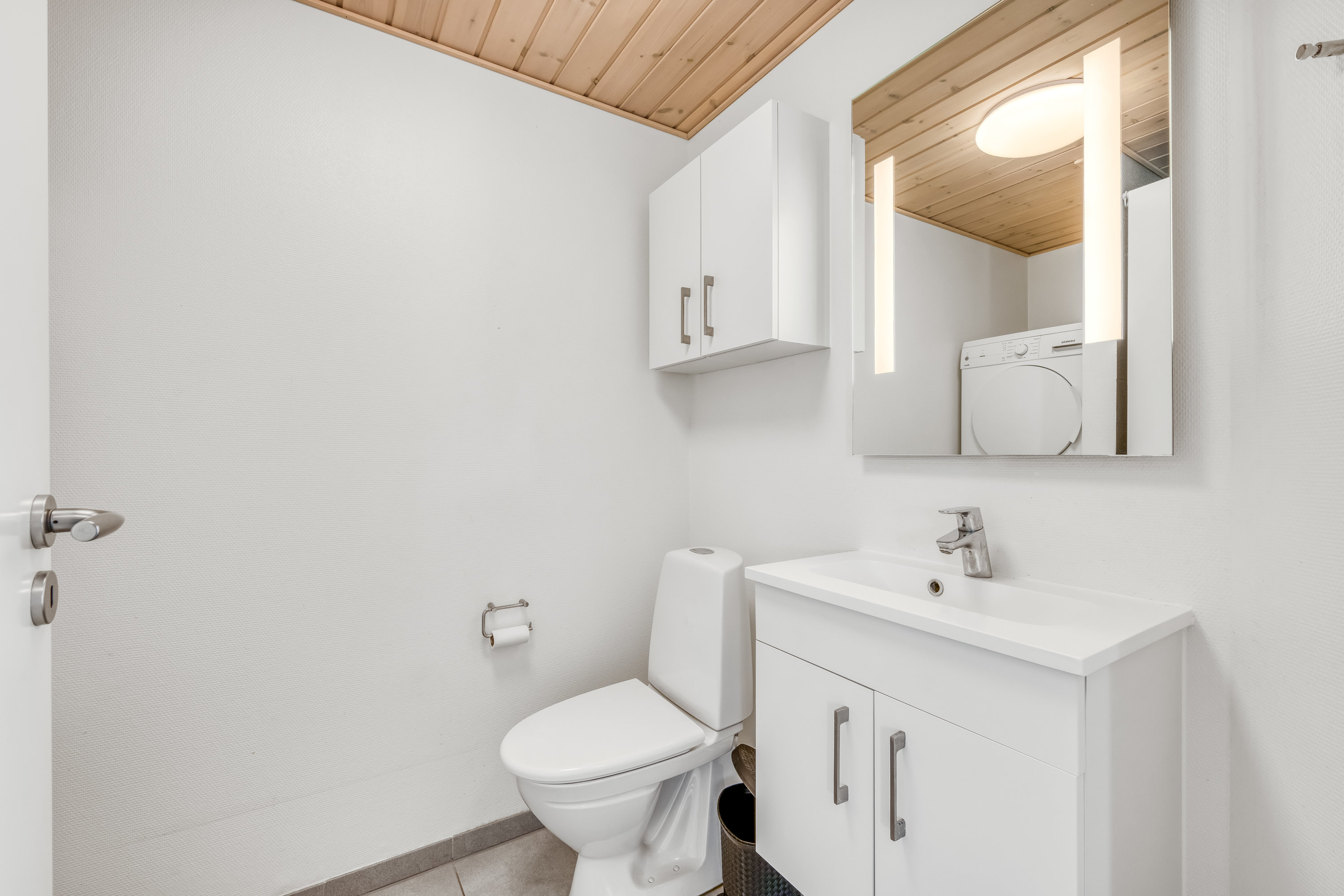 Fremhævet toilet billede i fuldskærmstilstand. Billede af Solvang 13, Lønne, 6830 Nørre Nebel