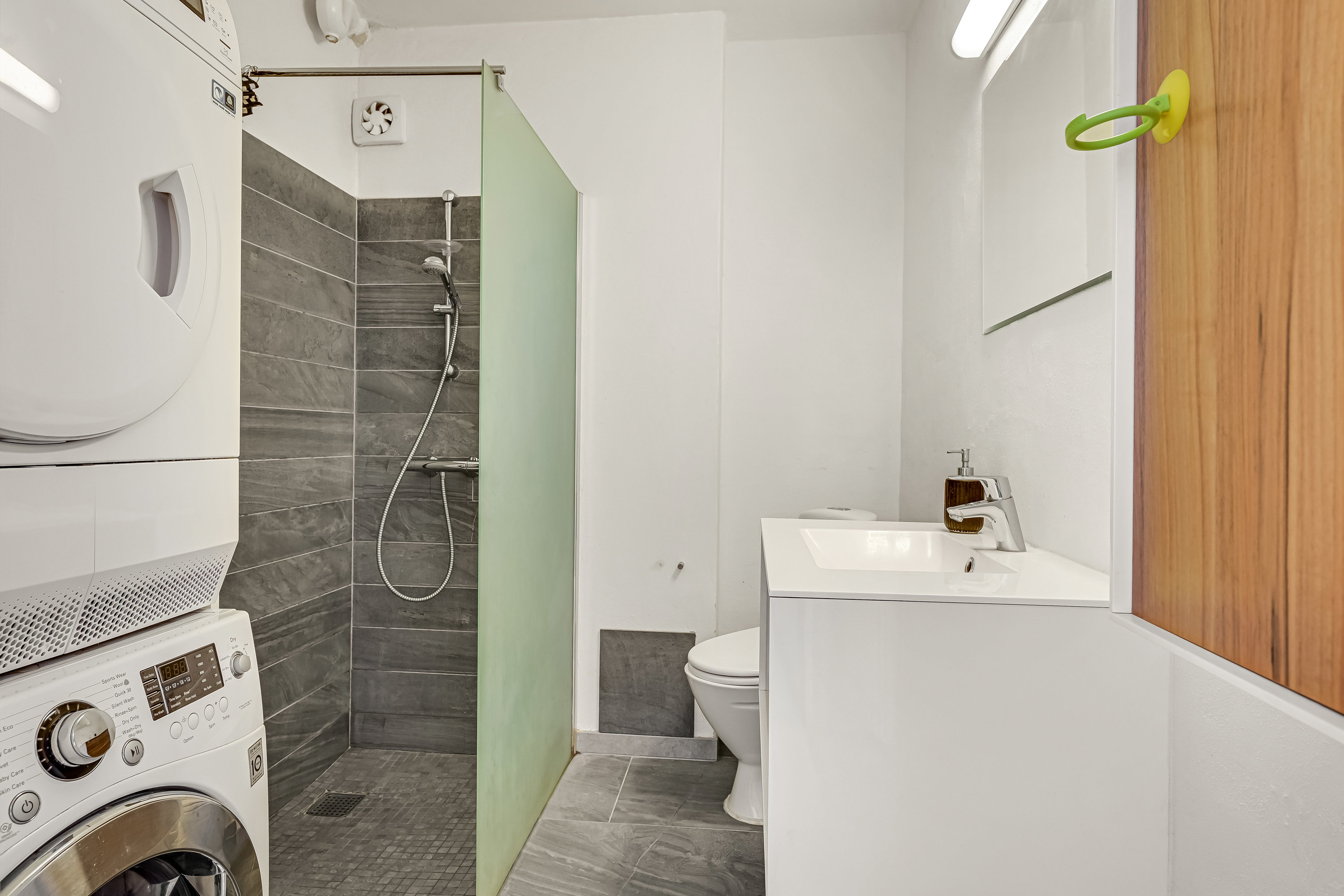 Fremhævet badeværelse billede i fuldskærmstilstand. Billede af Knudedybet 25, 1. th., 6700 Esbjerg