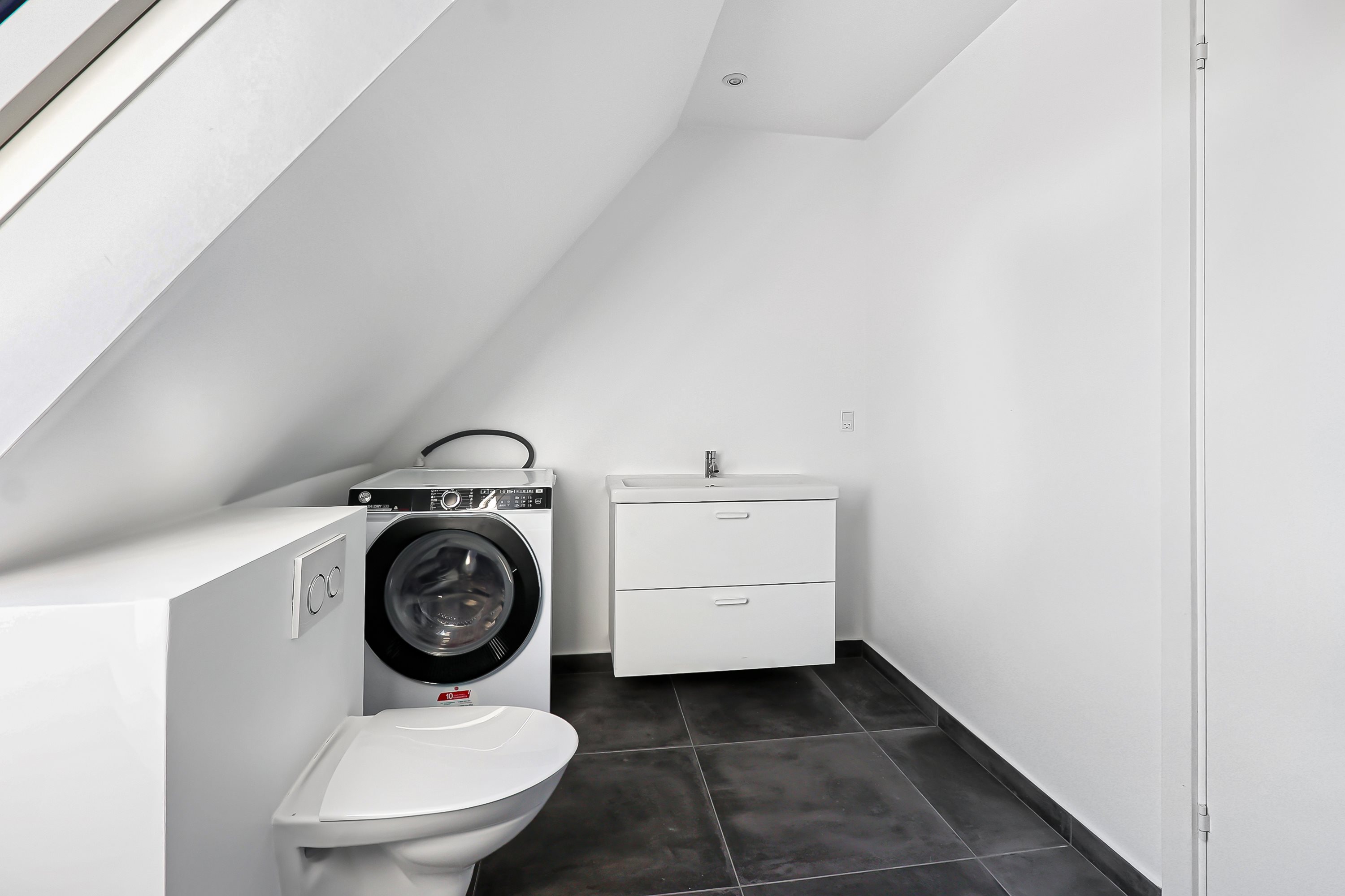 Fremhævet badeværelse billede i fuldskærmstilstand. Billede af Landsbygaden 30B, Sengeløse, 2630 Taastrup