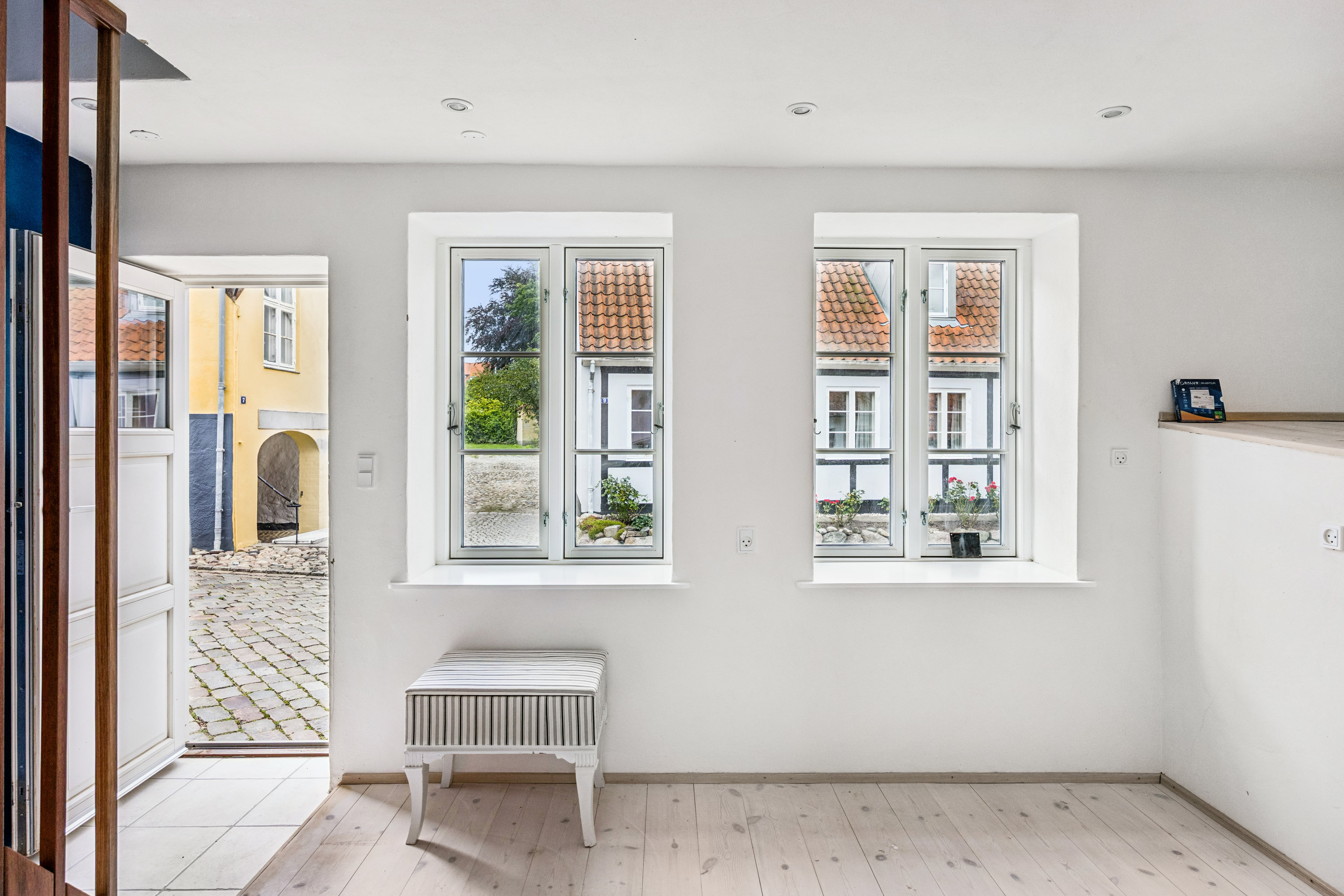 Fremhævet stue billede i fuldskærmstilstand. Billede af Juulsbakke 18, 8400 Ebeltoft