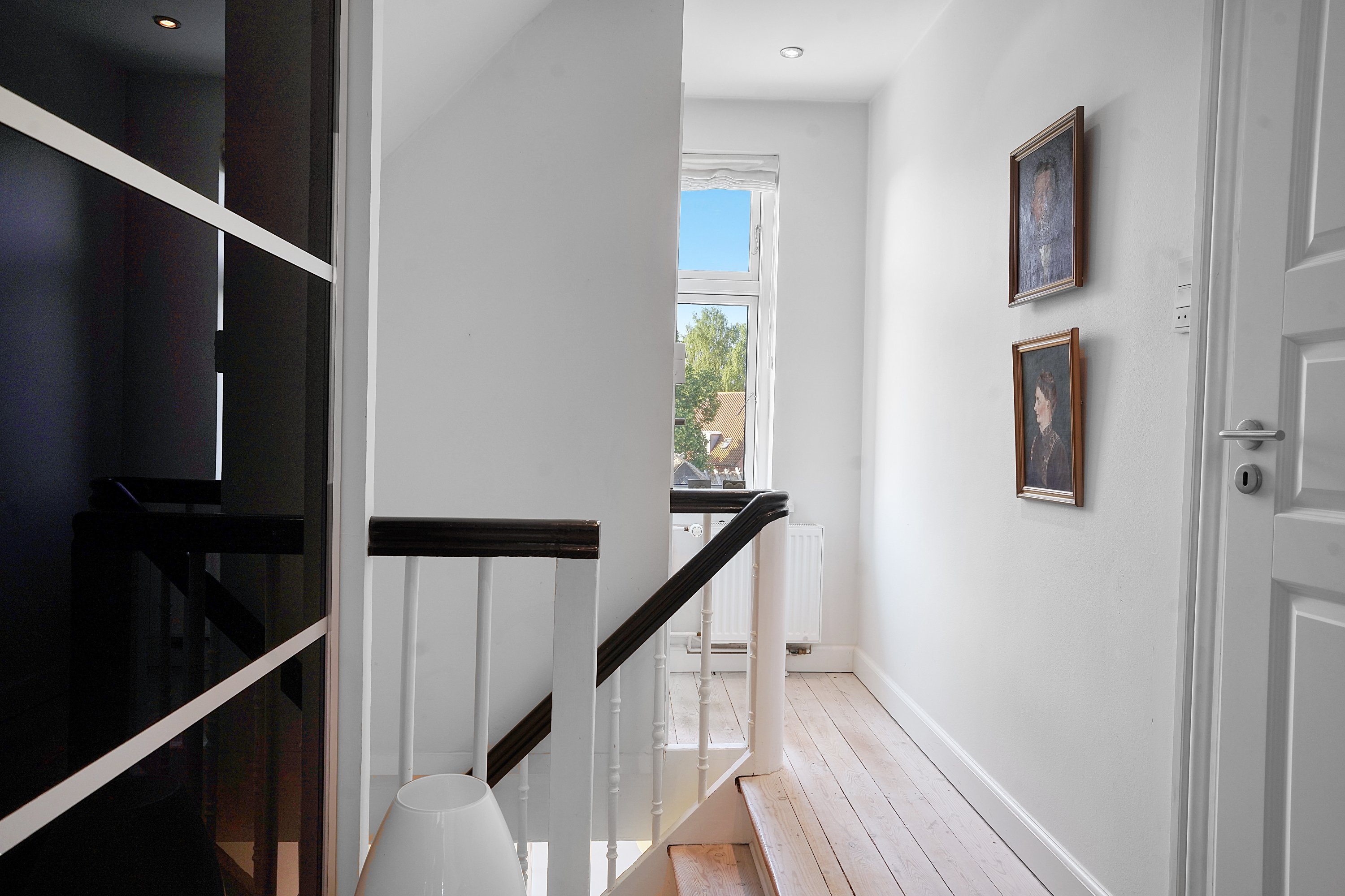 Fremhævet hall billede i fuldskærmstilstand. Billede af Stationsvej 22, 3480 Fredensborg