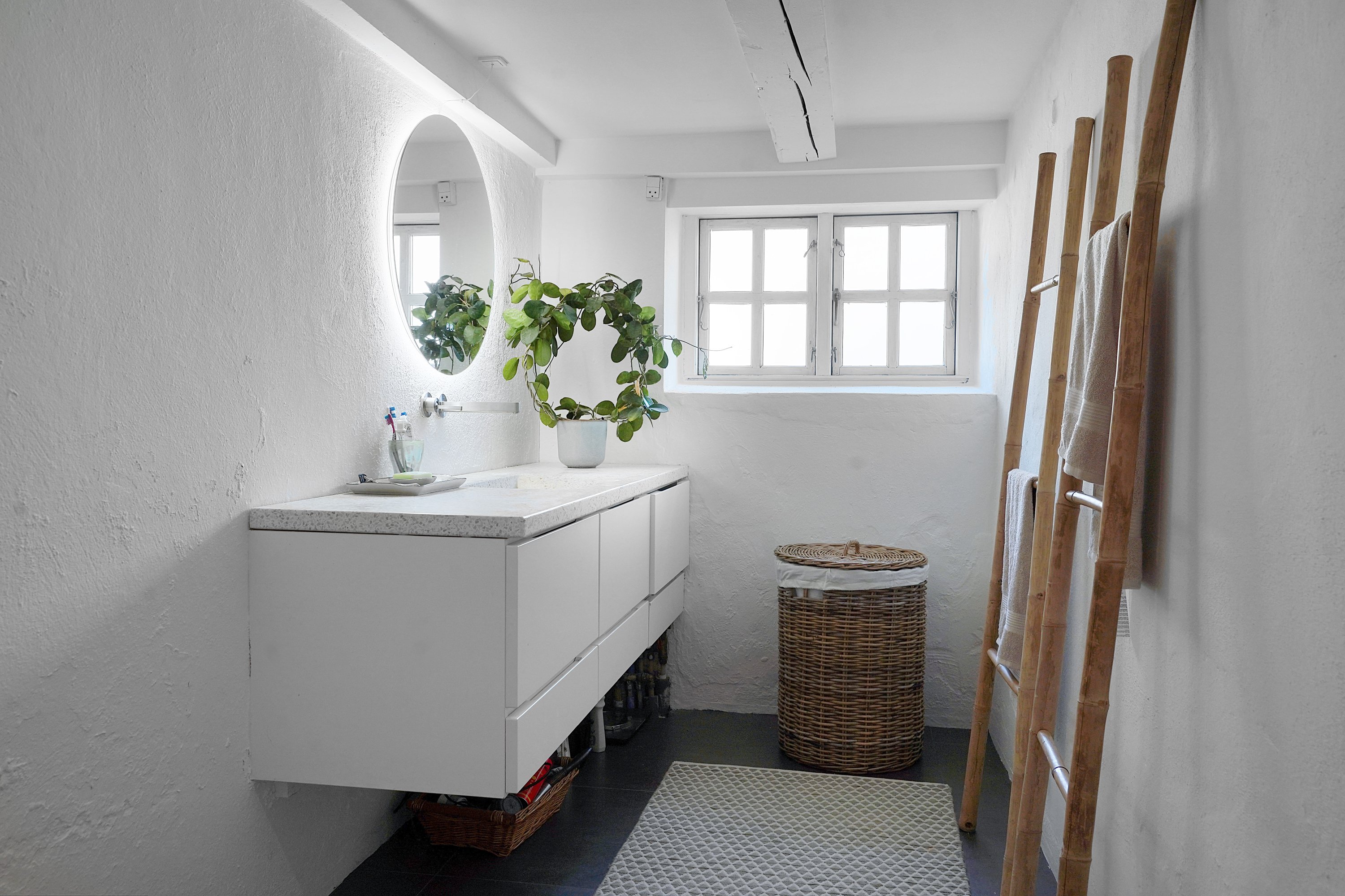 Fremhævet standard indendørs billede i fuldskærmstilstand. Billede af Stationsvej 22, 3480 Fredensborg